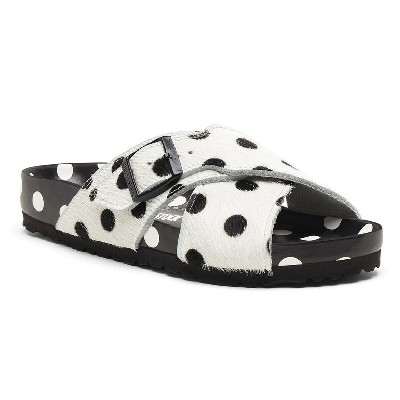 Manolo Blahnik Boston Velvet Crystal Buckle Velvet black