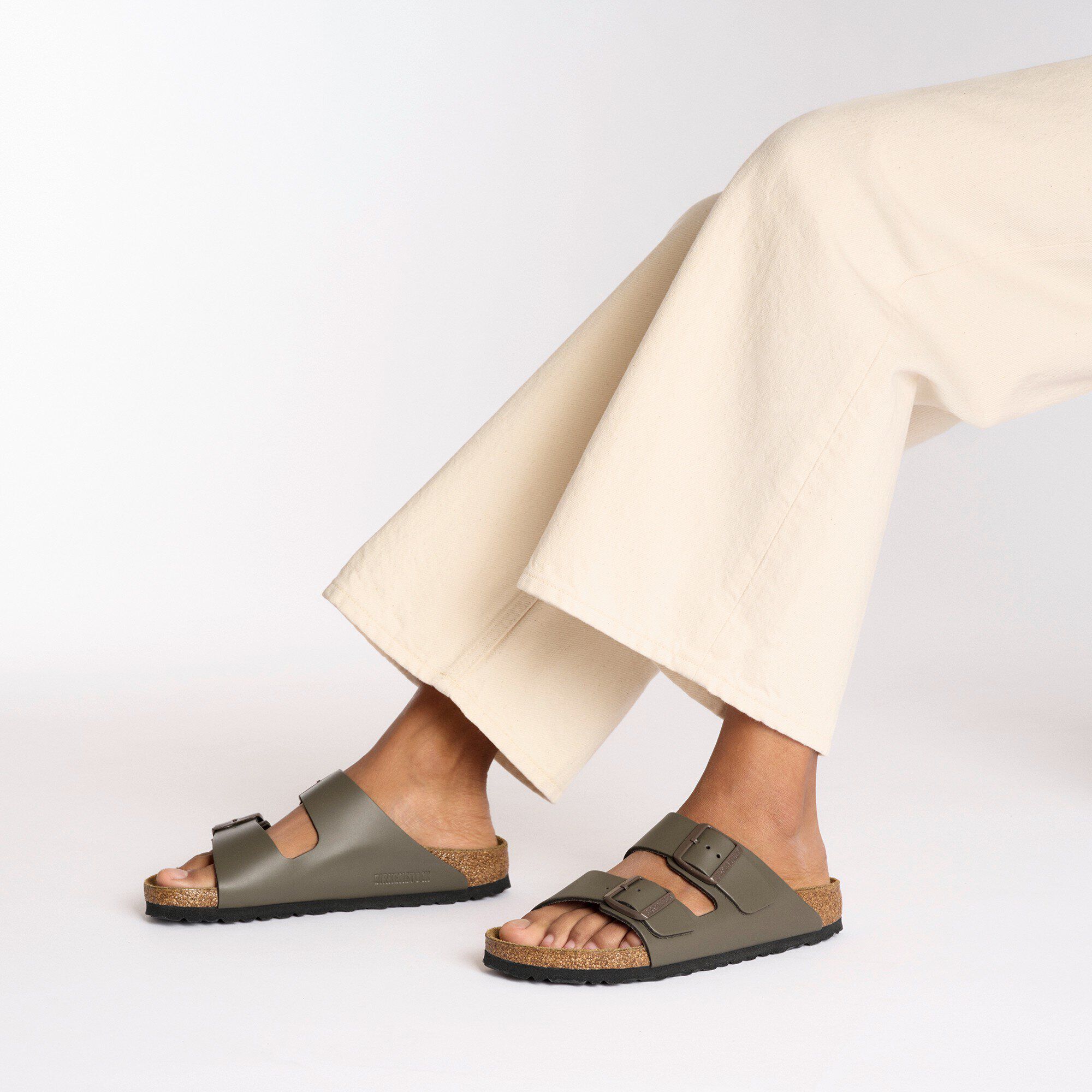 Birkenstock Arizona サンダル 39 グレー Arizona Nubuck Leather Desert Buck Whale Gray | BIRKENSTOCK