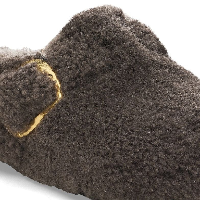 Boston Big Buckle Fur
