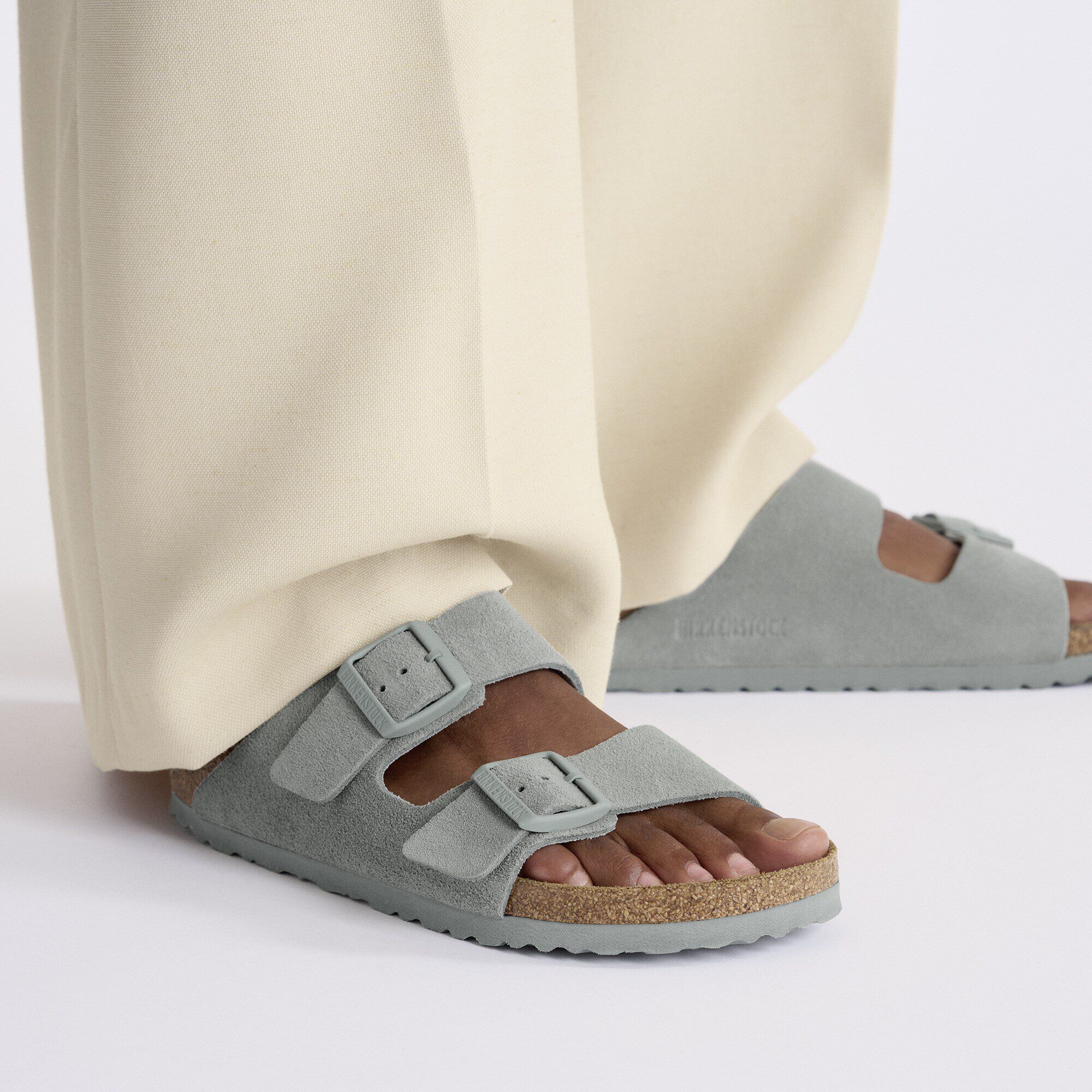 25SS Birkenstock ARIZONA スエードレザー BIRKENSTOCK Arizona スエード サンダル | ミスターポーター