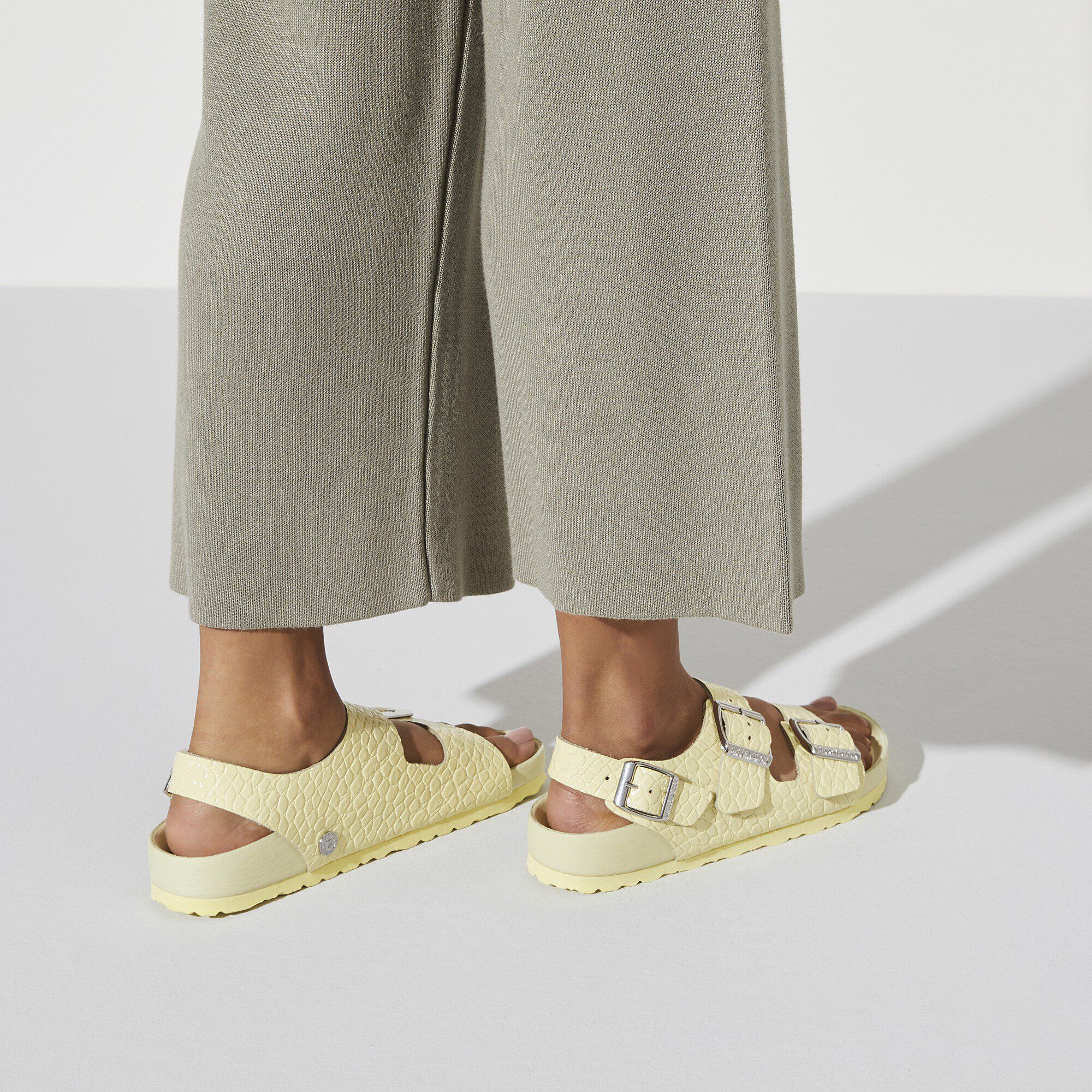 美品【 BIRKENSTOCKビルケン 】 Milano Rivet Logo Milano Embossed Leather Emboss white | BIRKENSTOCK