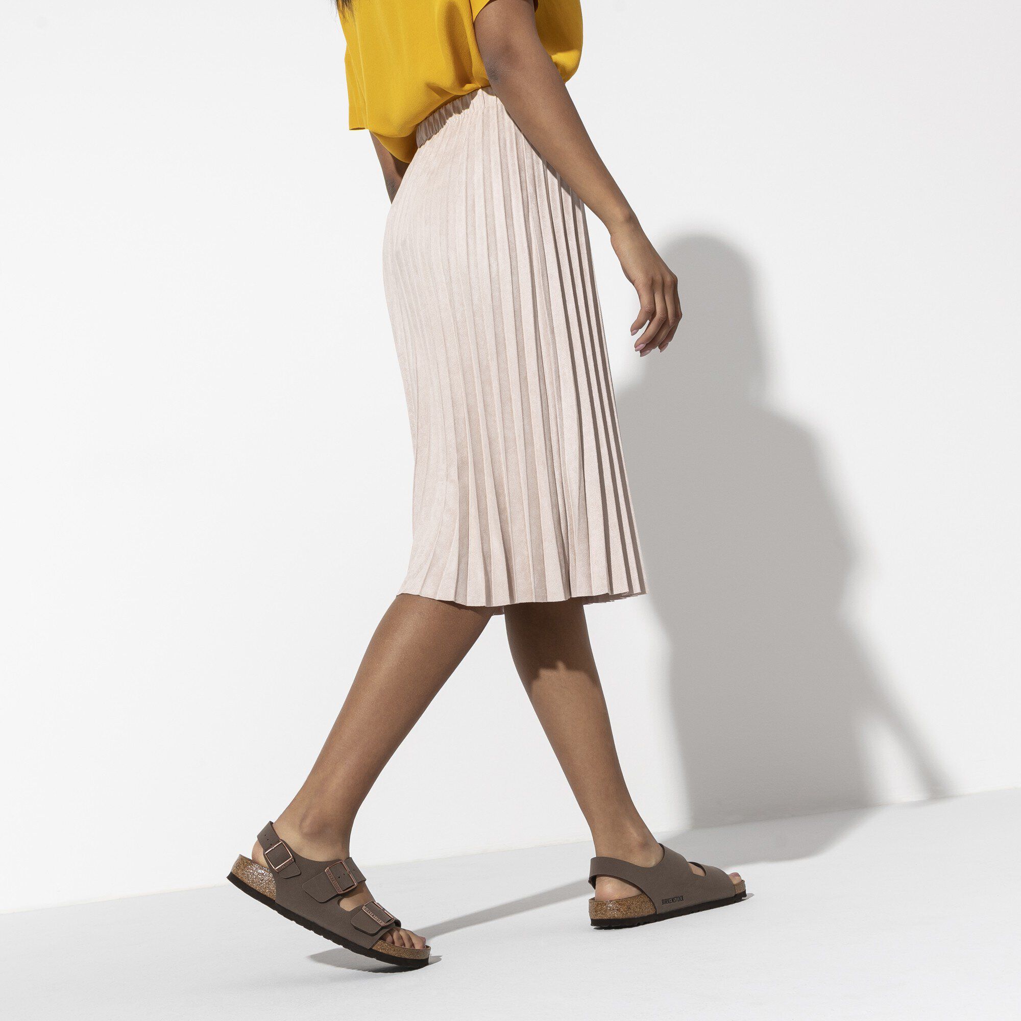 clarks gold flip flops