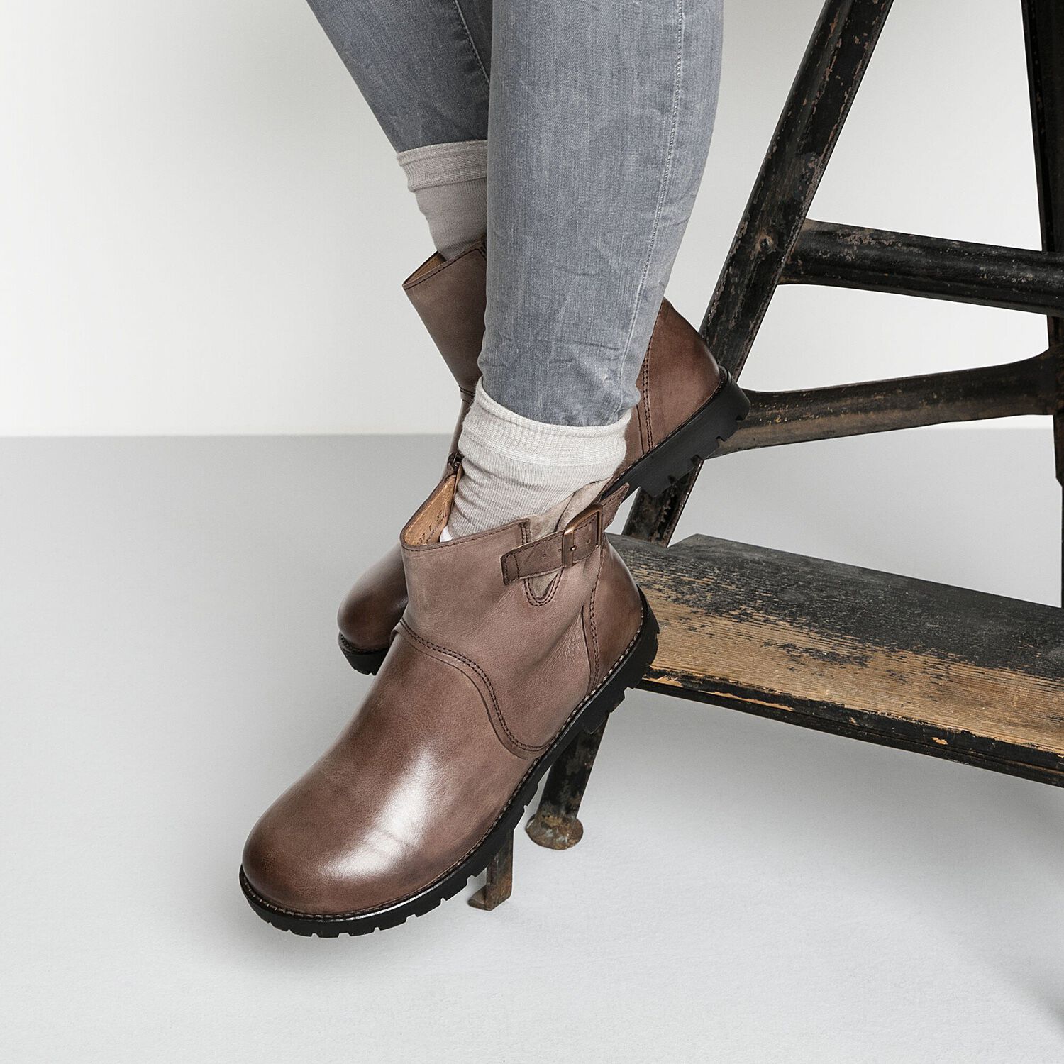 Stowe Natural Leather Dark Brown Shop Online At Birkenstock