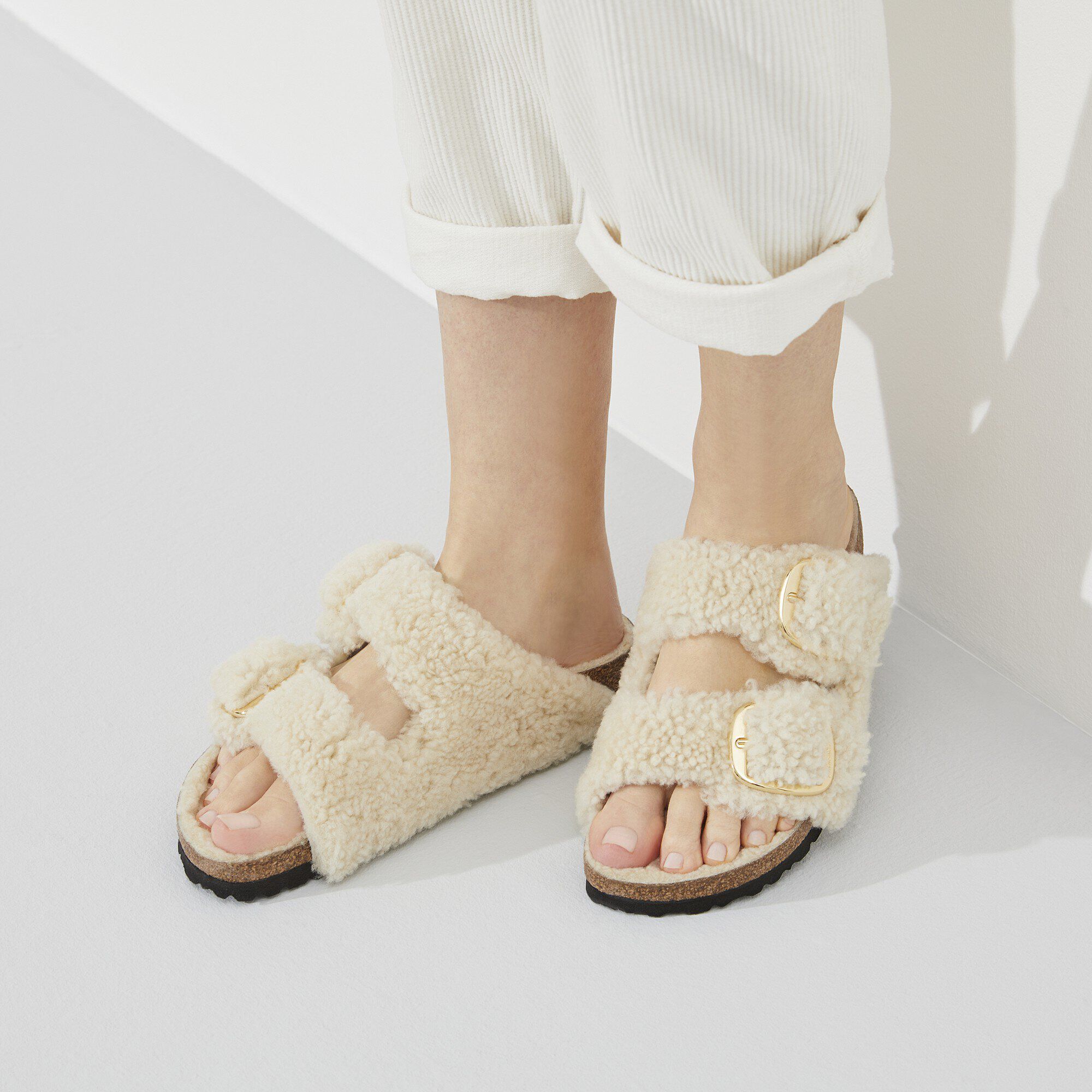 「かわいい～！」 Arizona Big Buckle Shearling Teddy Eggshell | BIRKENSTOCK 靴