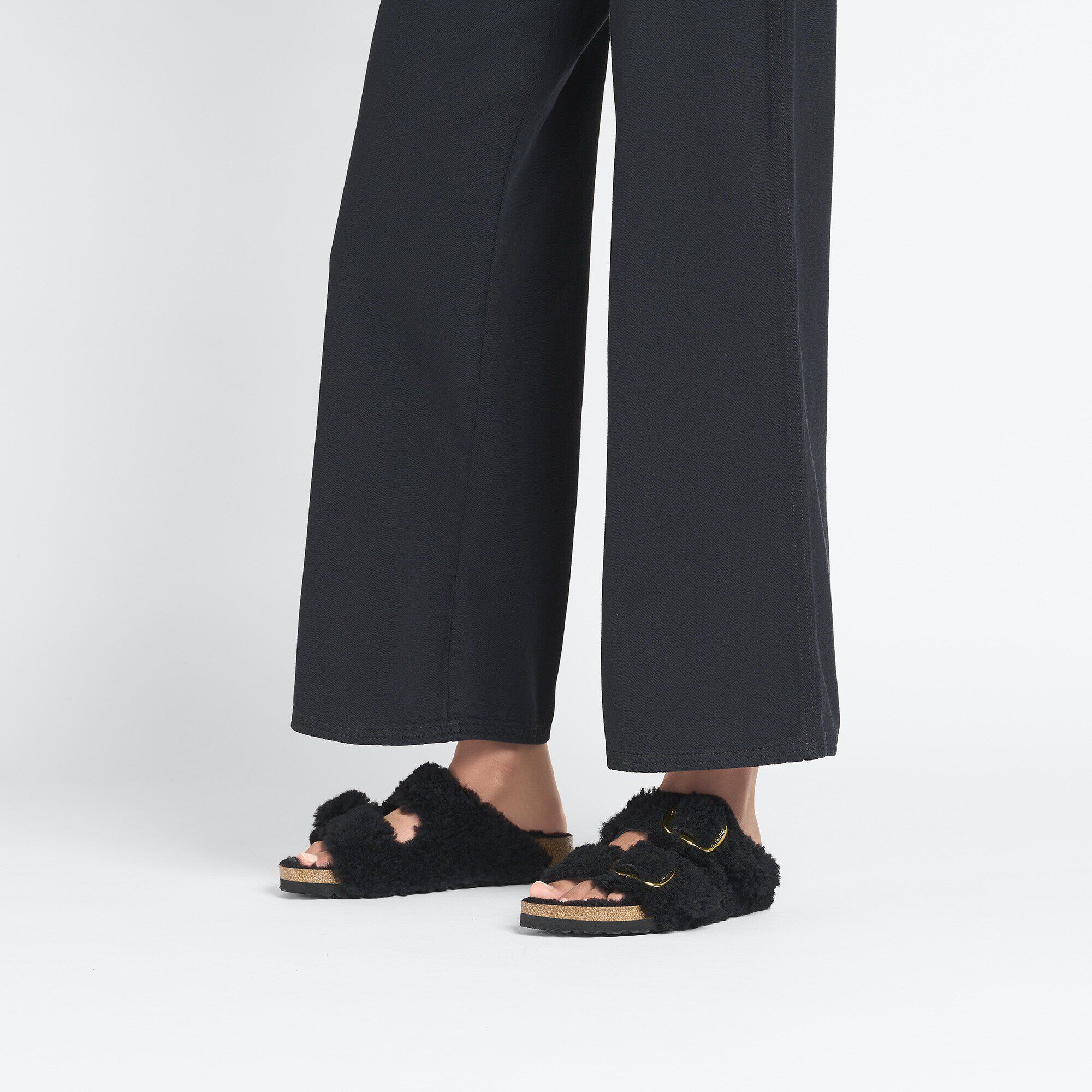 サンダル・ミュール Birkenstock Black Shearling Sandals With Oversized Buckles Arizona Big Buckle Shearling Oiled Leather Black | BIRKENSTOCK