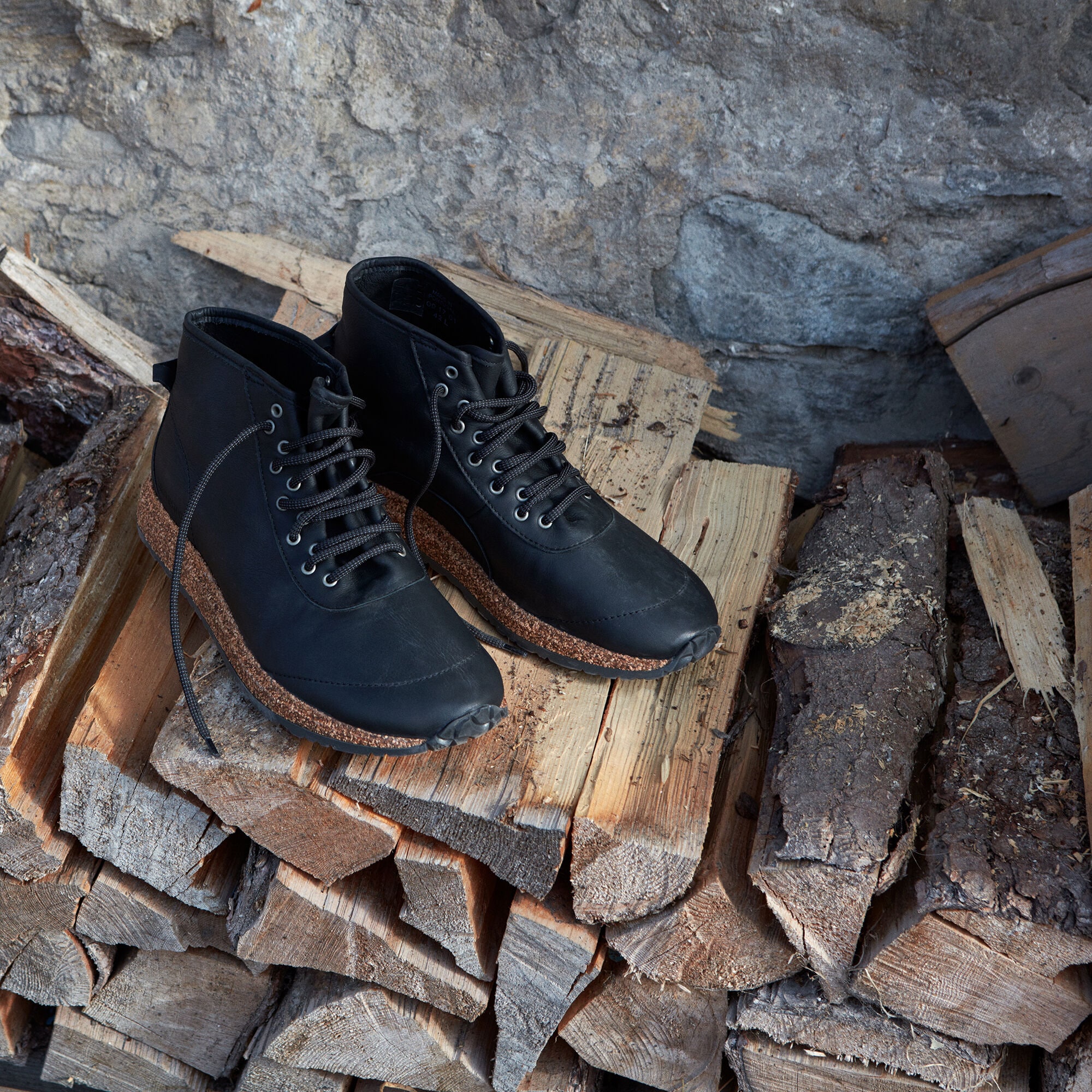 Atlin Natural Leather Black