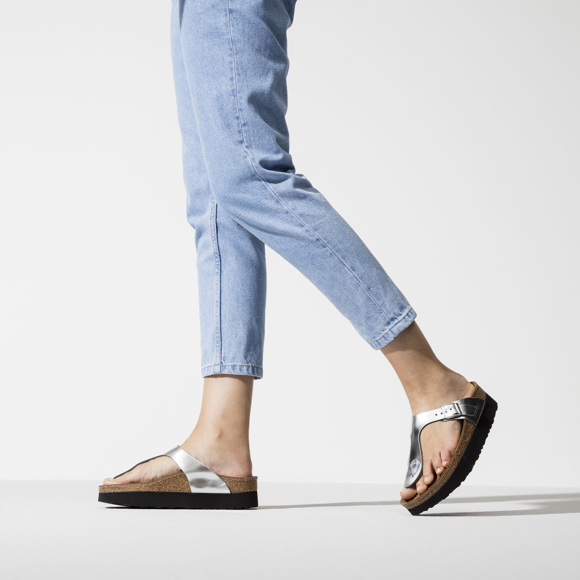 Birkenstock gizeh discount silver leather
