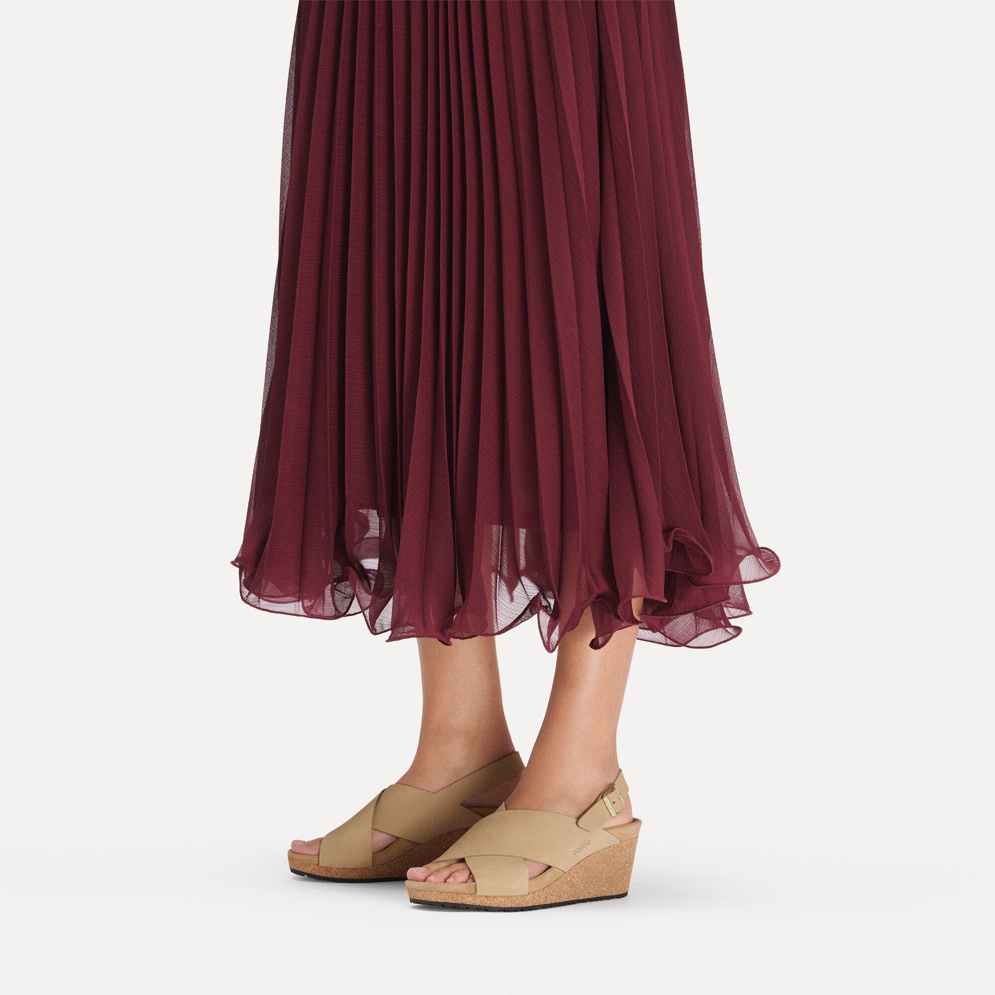 Samira Cuir nubuck with a female model