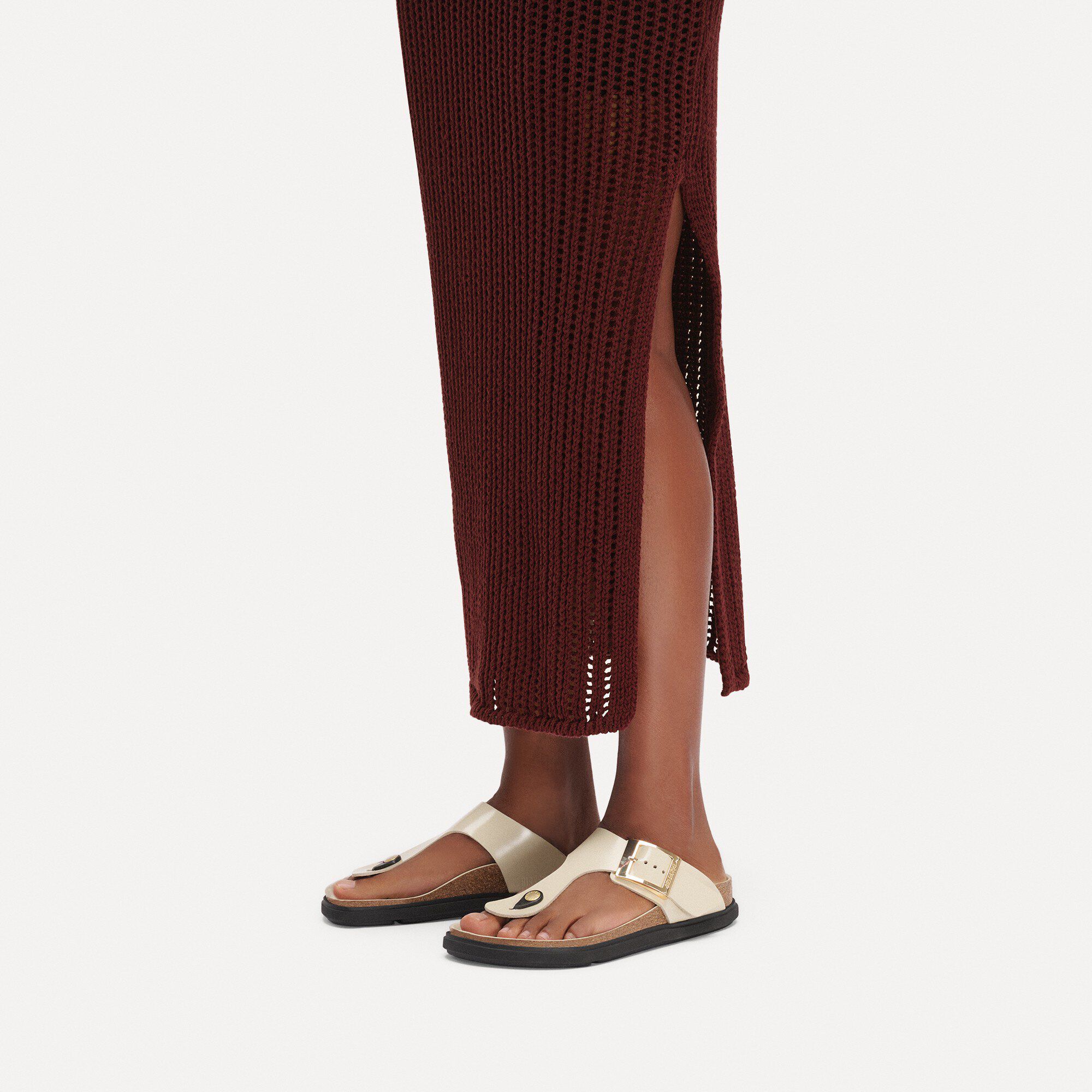 Gizeh Droplet Buckle Natuurleer lak with a female model