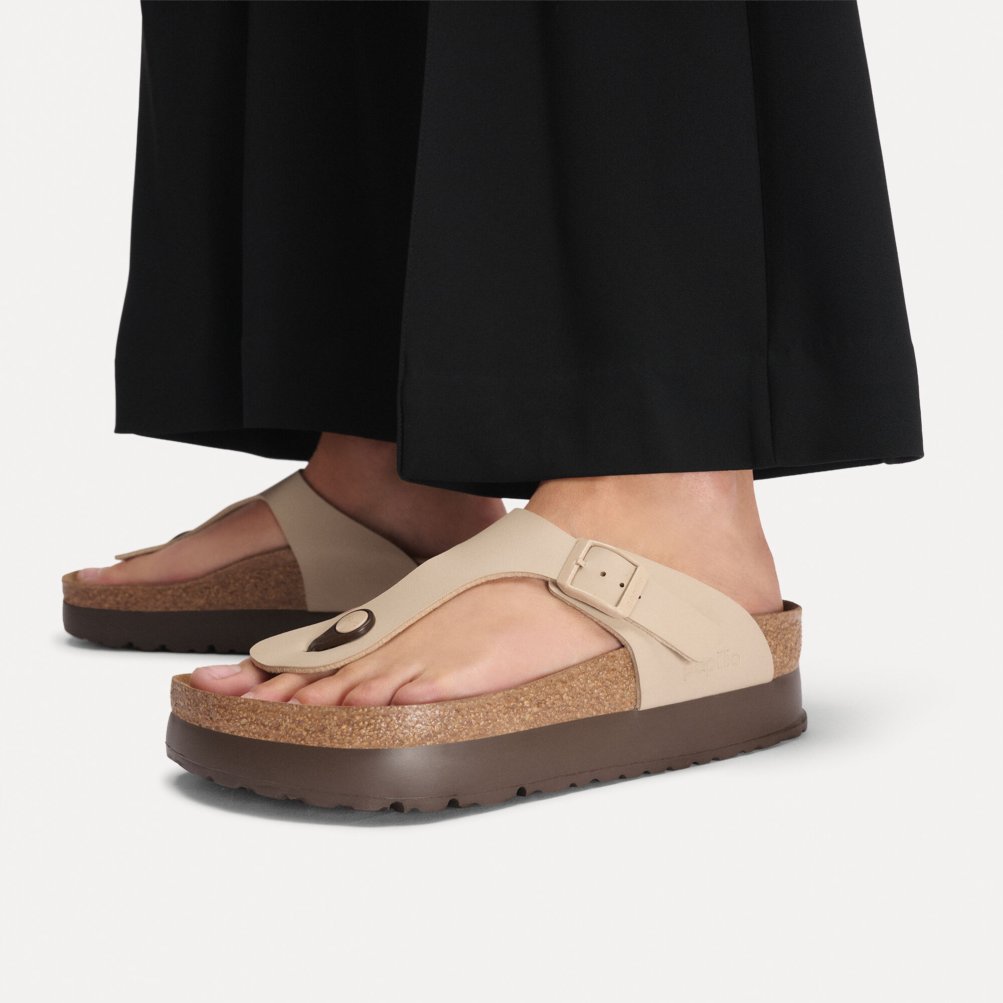 Gizeh PAP Flex Platform Birko-Flor Close-up with a female model