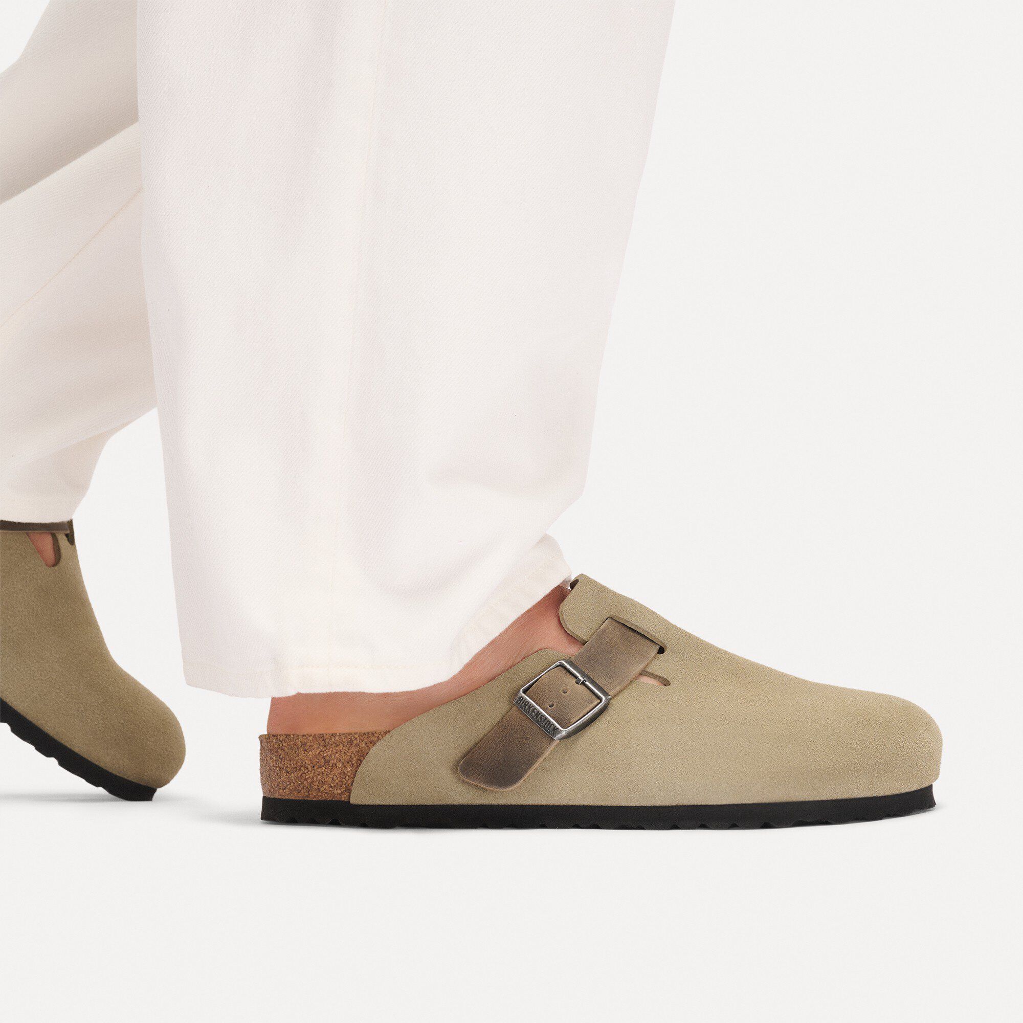 Boston BS Mixed Leather Close-up with a male model