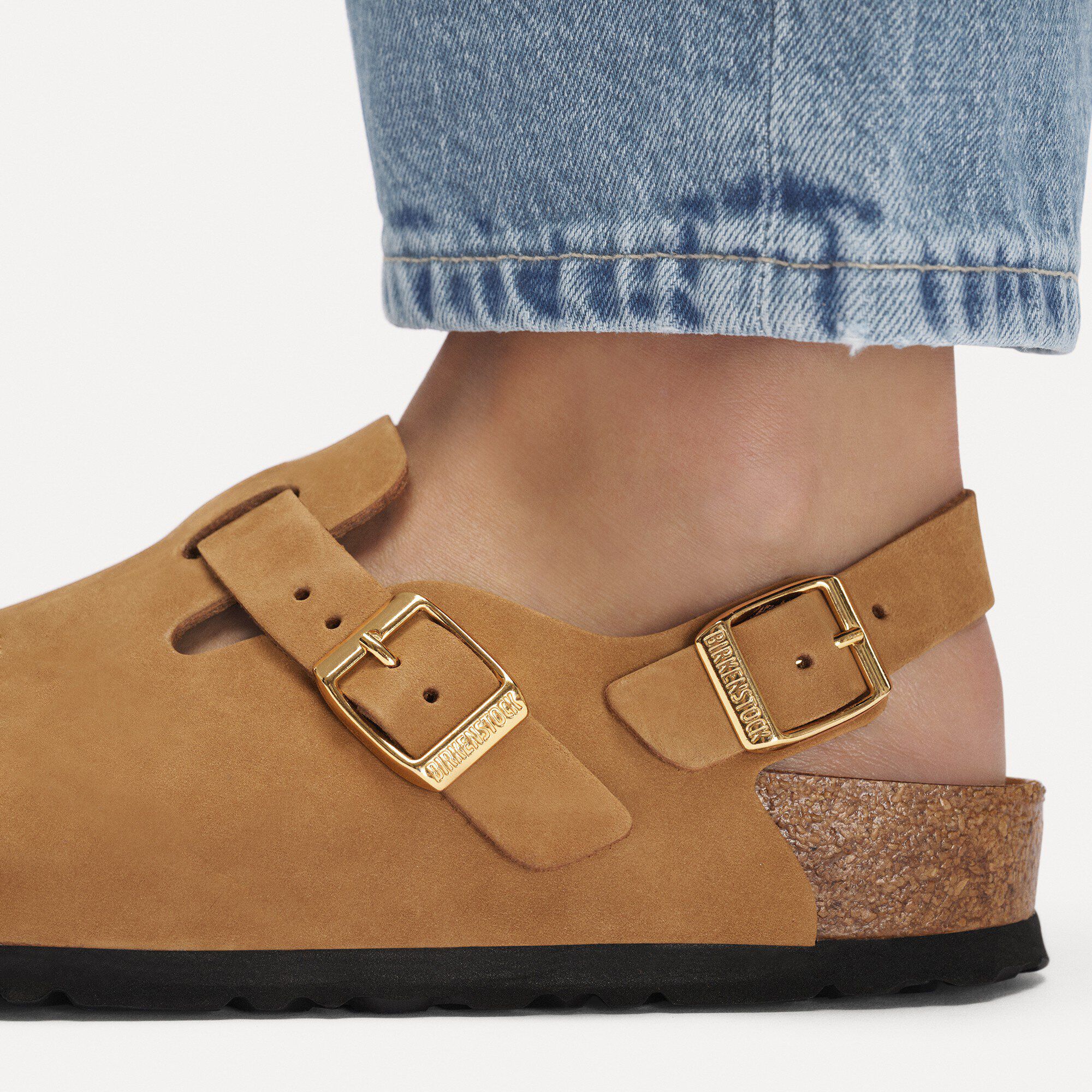 Tokio Nubuck Close-up with a female model