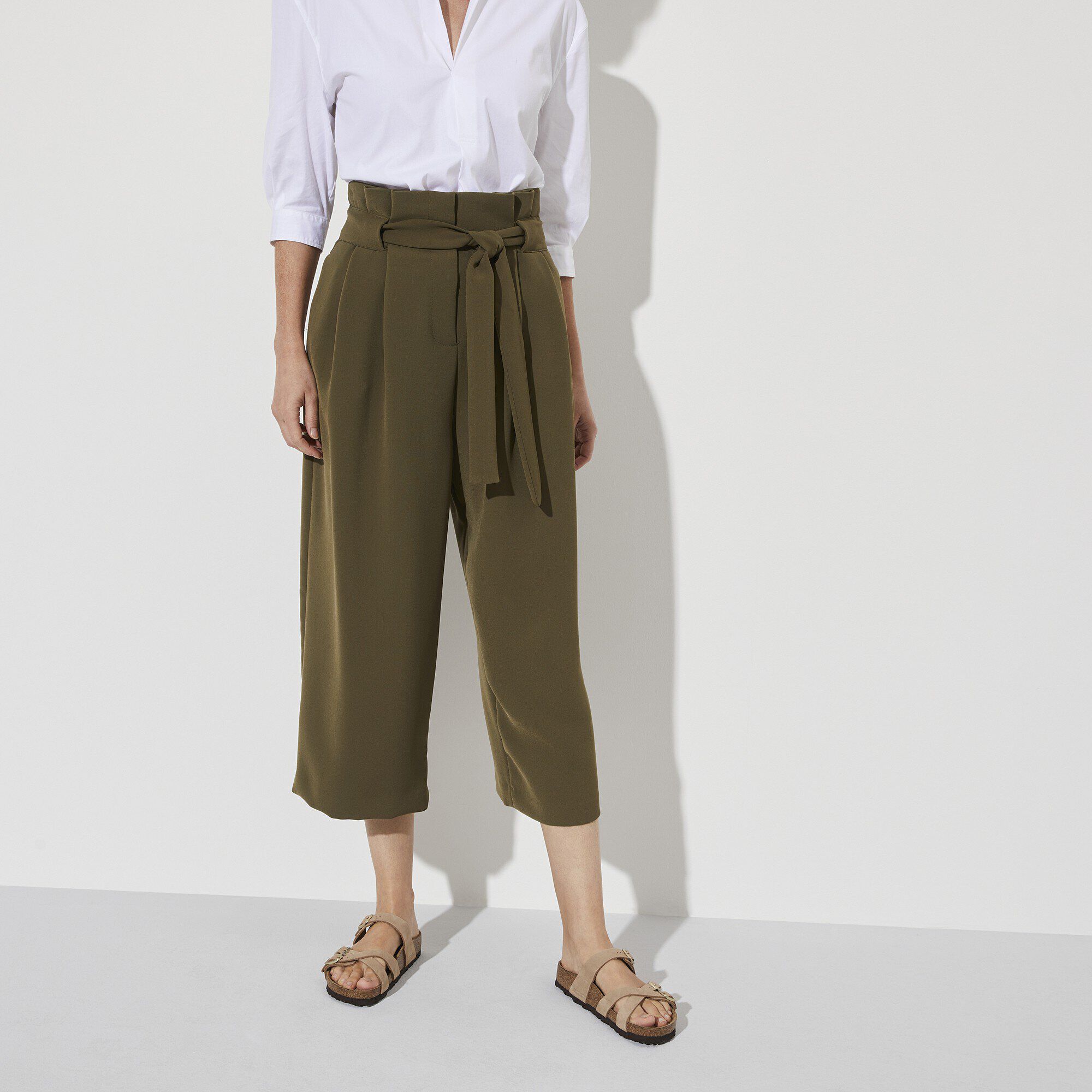 Franca Lit de pied souple Cuir nubuck with a female model