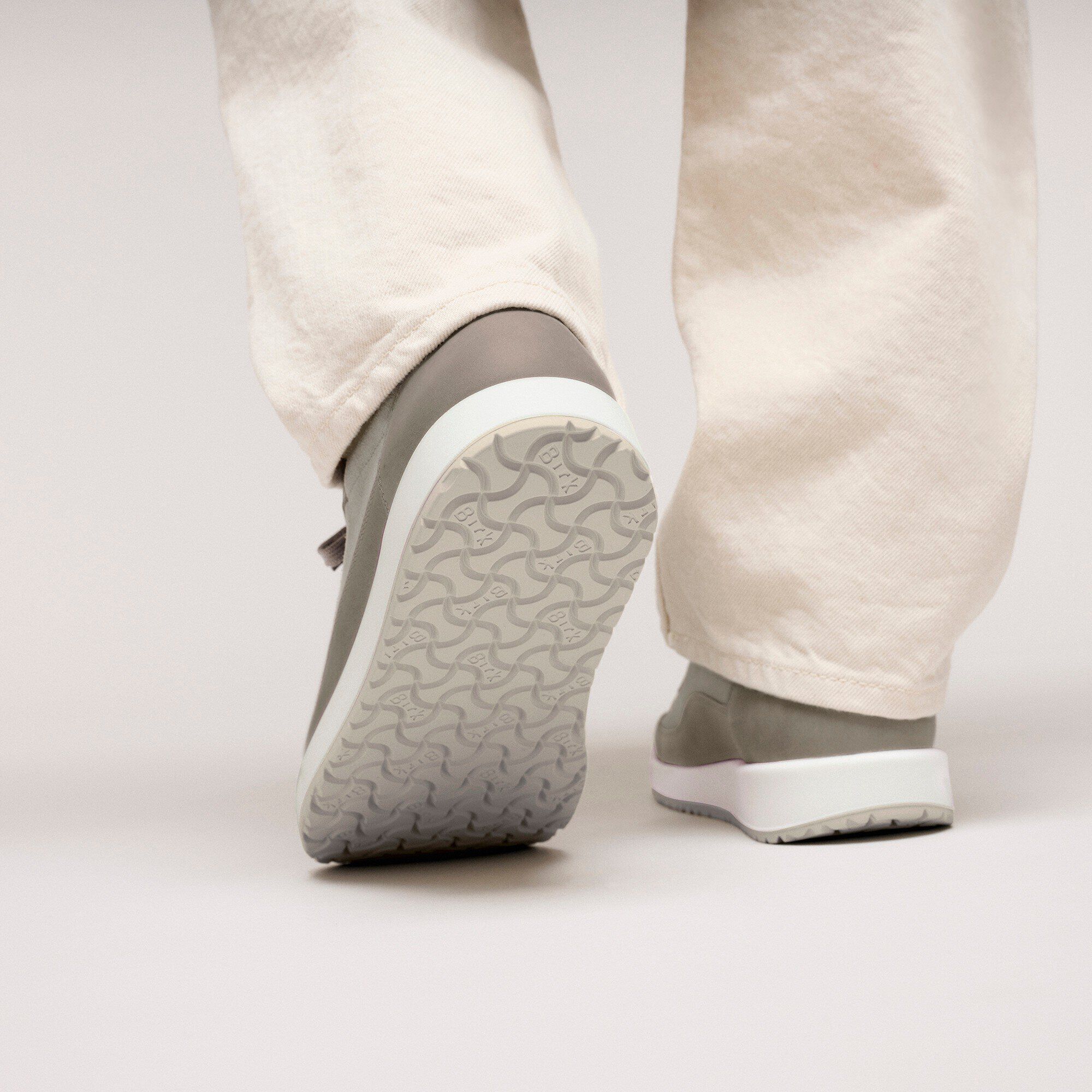 Honnef City Mixed Leather Close-up with a male model