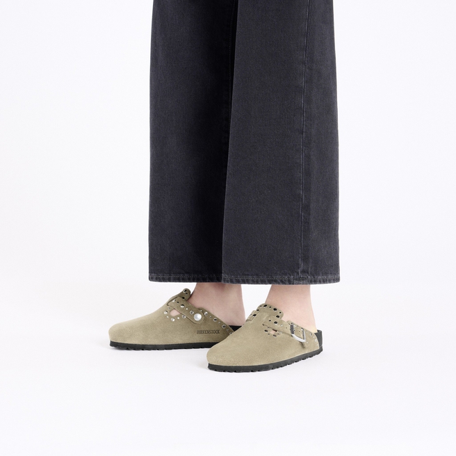 Boston Rivets Suede Leather Boston Rivets Suede Leather