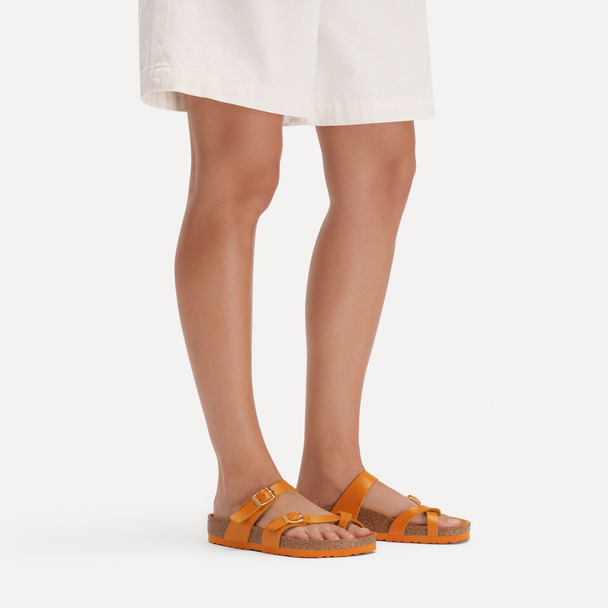 Mayari Natural Leather with a female model