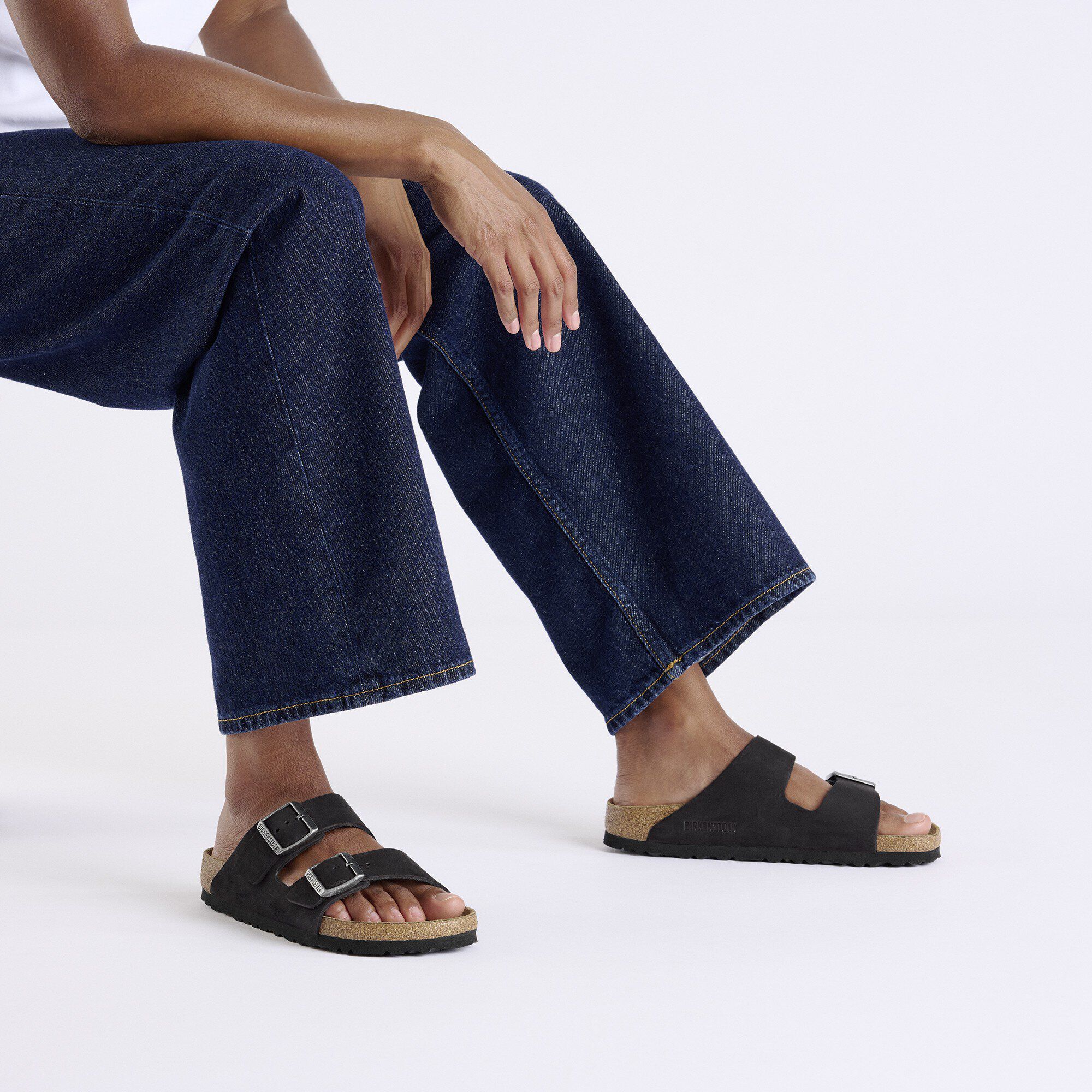 Arizona Soft Footbed Nubuck Leather in Color Black | BIRKENSTOCK Oman