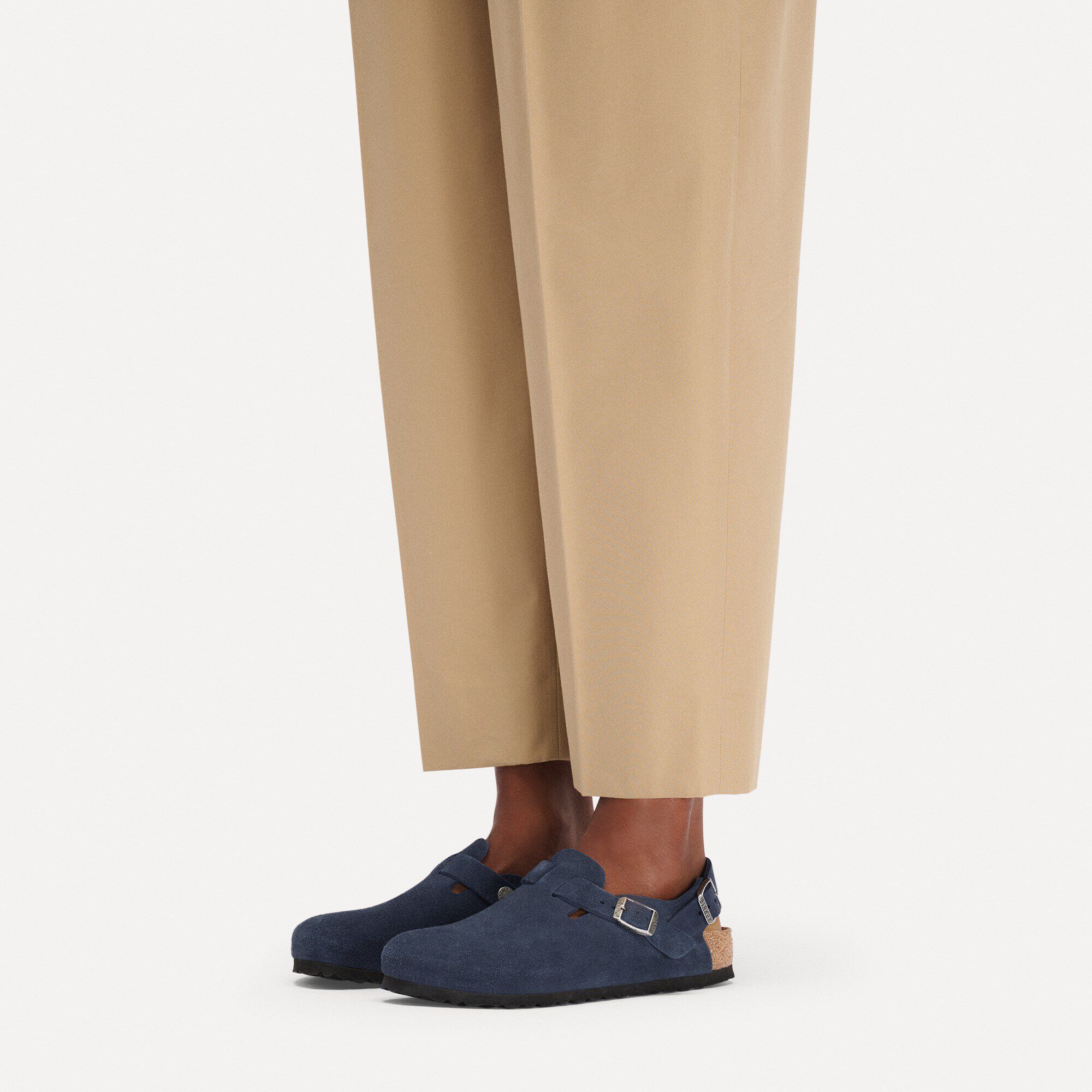 Tokio Suede Leather with a female model