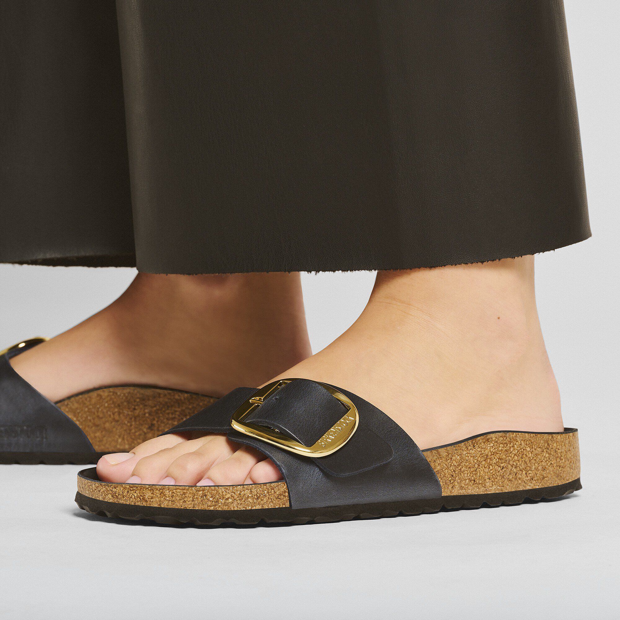 مدريد إبزيم كبير جلد معزز بالزيوت