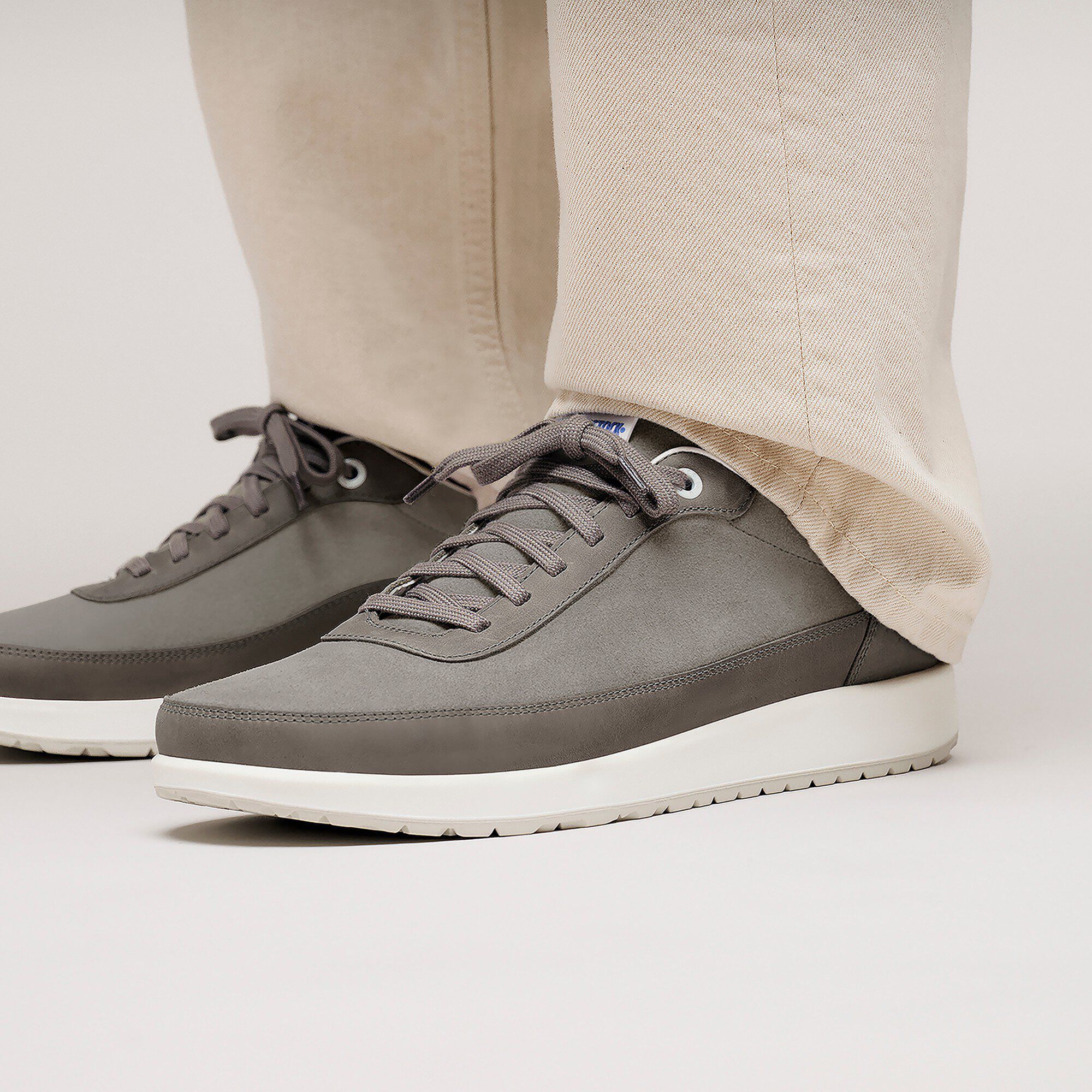 Honnef City Mixed Leather Close-up with a male model