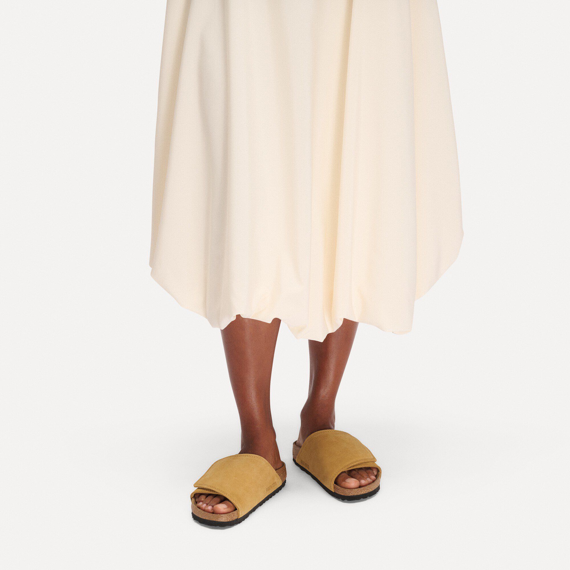 Solana VL Suede Leather with a female model