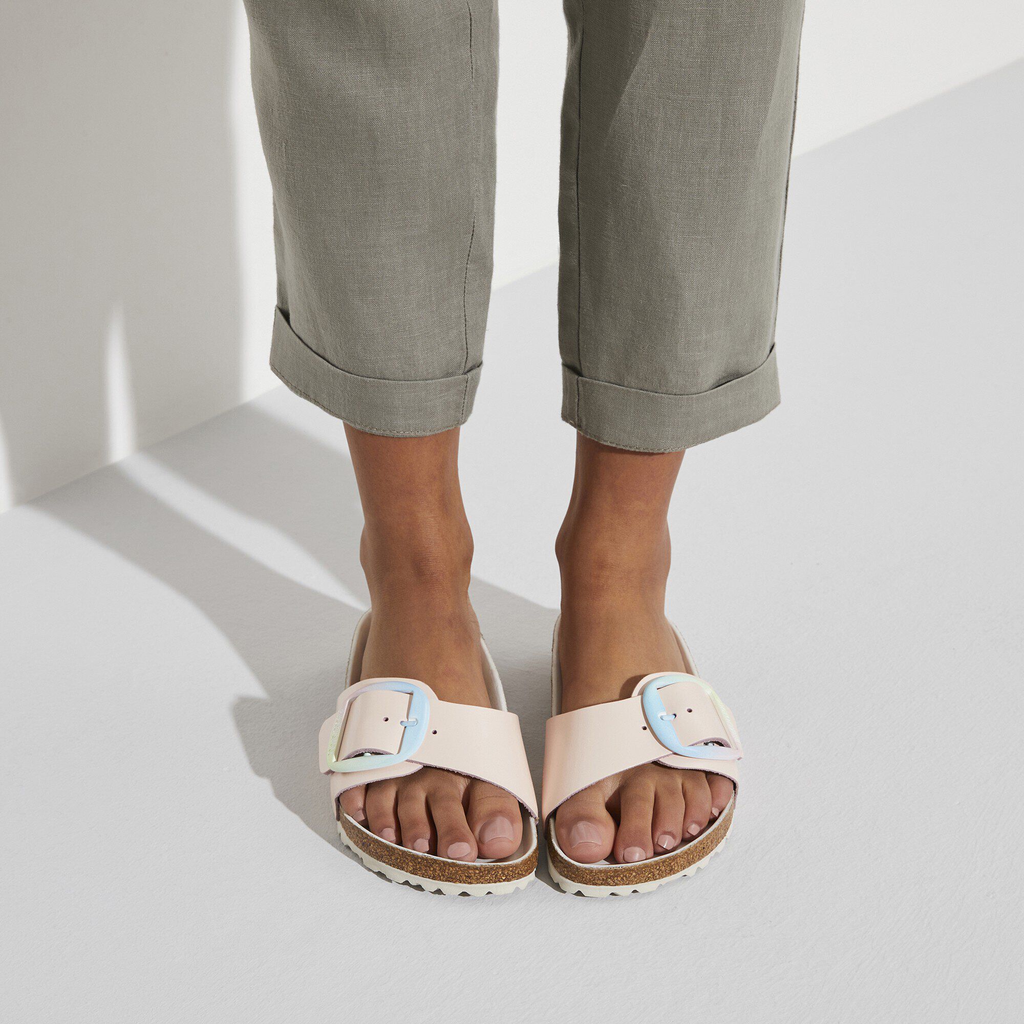 مدريد إبزيم كبير جلد طبيعي