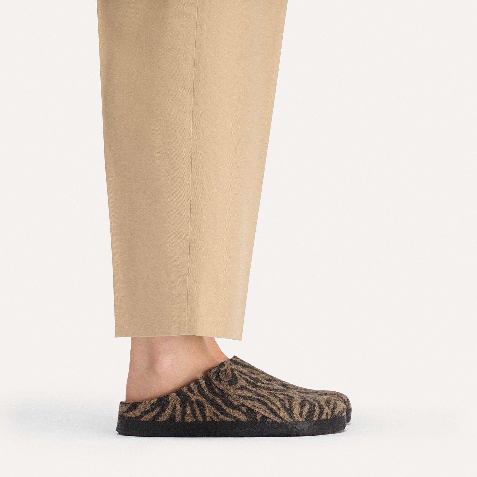 Zermatt Feutre with a female model