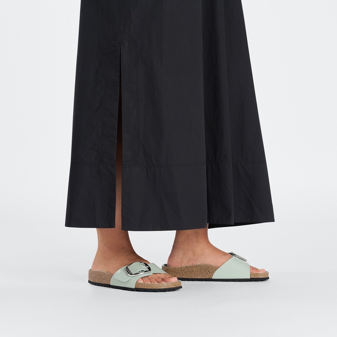 مدريد إبزيم كبير جلد طبيعي لامع مدريد إبزيم كبير جلد طبيعي لامع