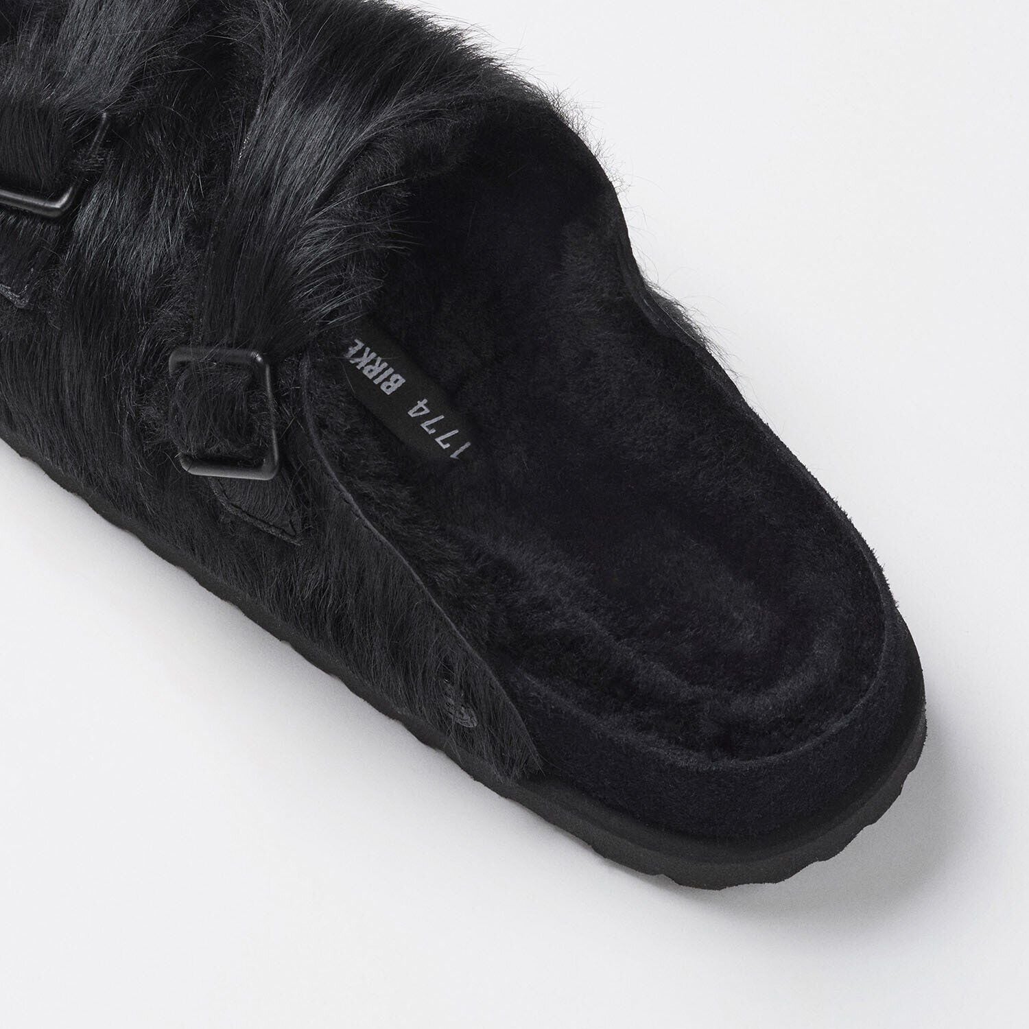 1774 Z&uuml;rich Pony Shearling Fur Close-up view showing material detail