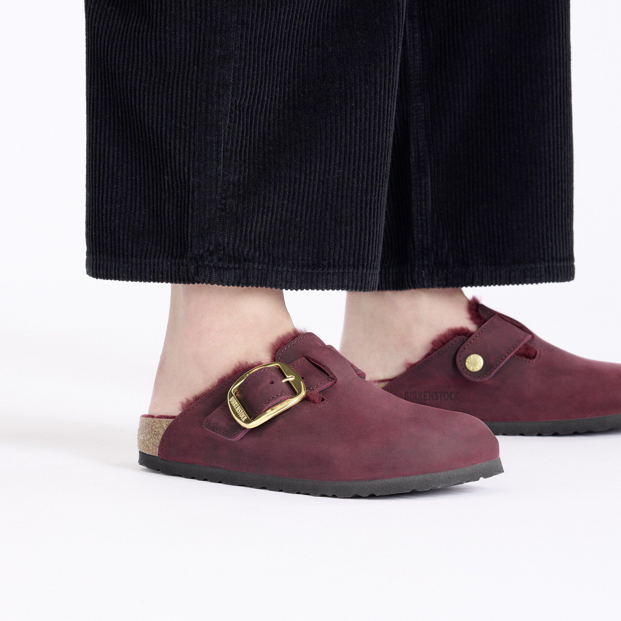 Boston Big Buckle Shearling Natural Leather Oiled Close-up with a female model