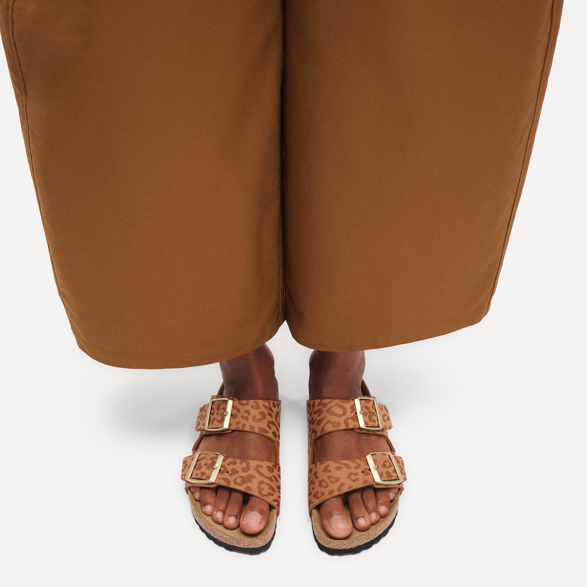 أريزونا قماش صناعي with a female model