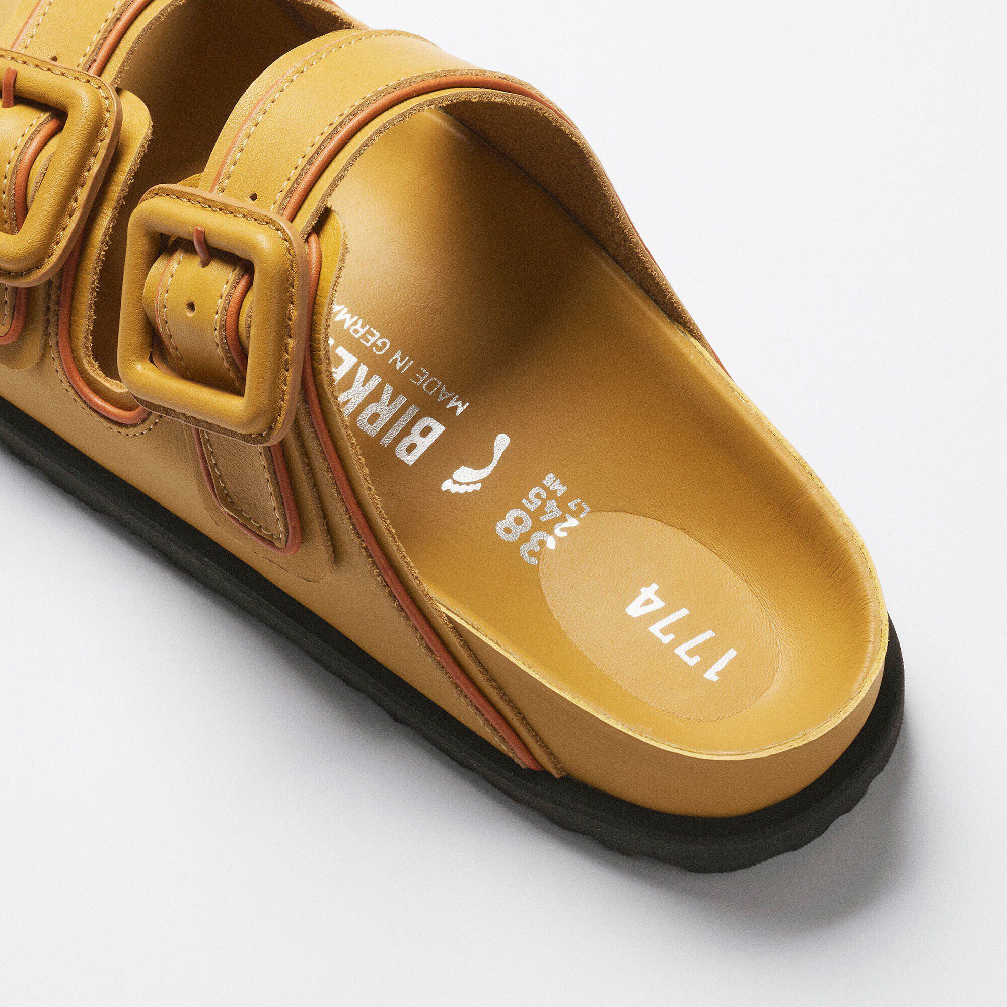 1774 Arizona Leather Natural Leather Close-up view showing material detail