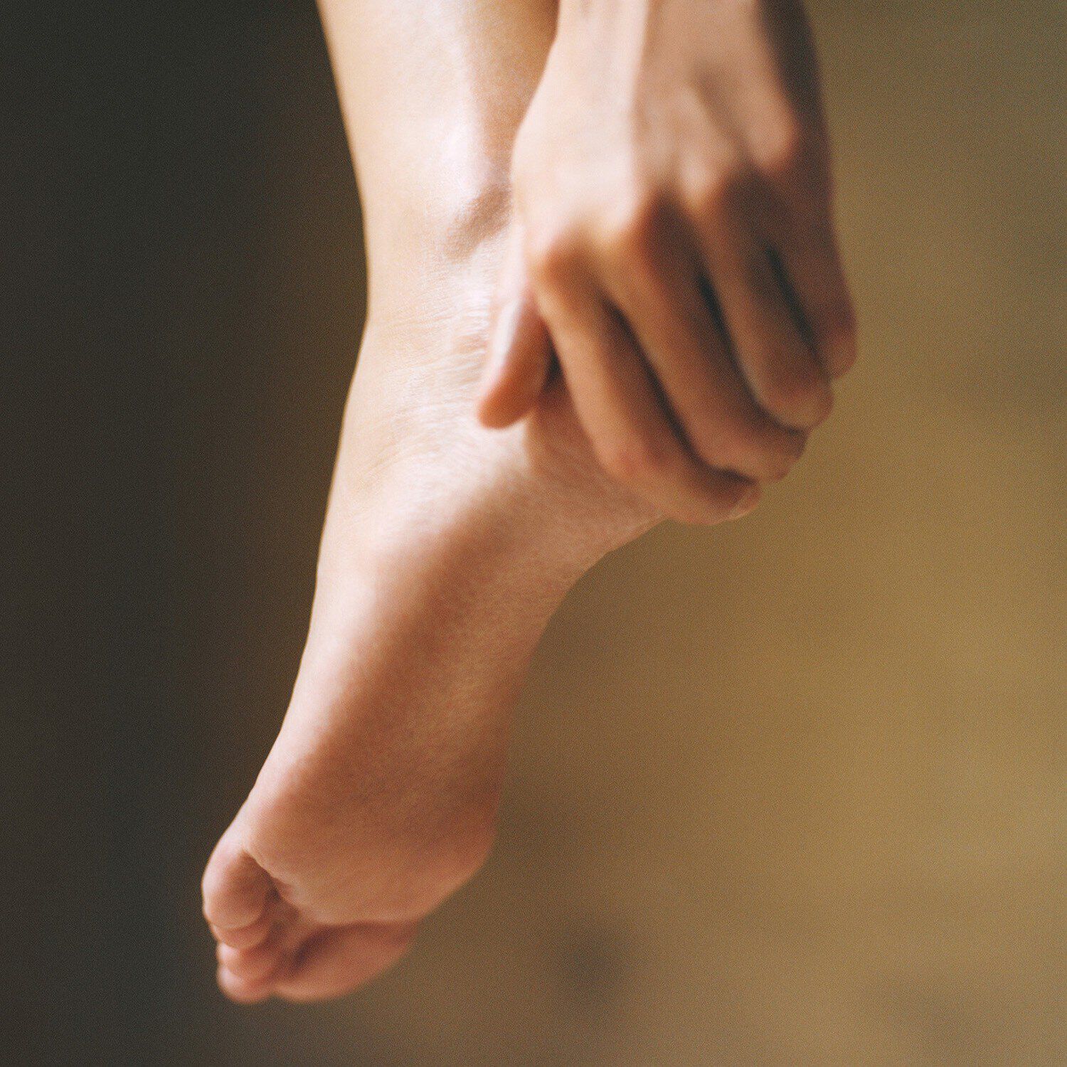 Conjunto inicial de cuidados com os p&eacute;s  - shown as a pair