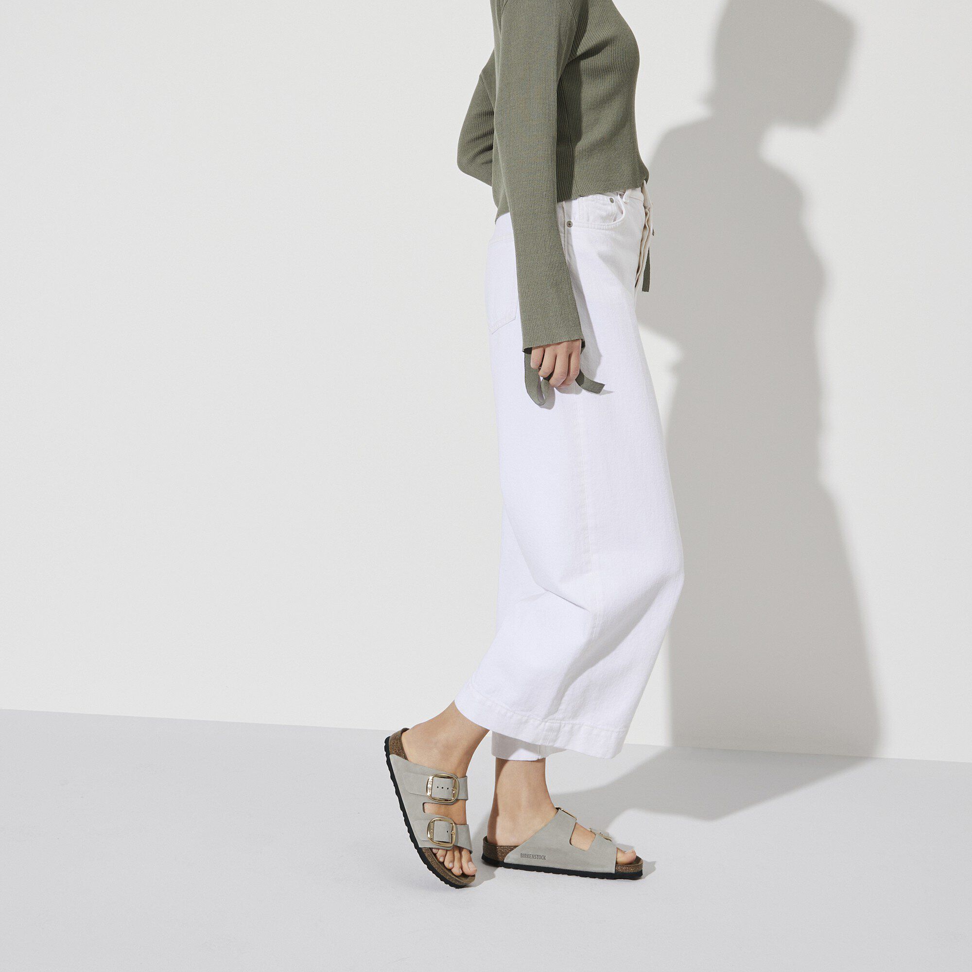 Arizona Big Buckle Nubuk Leather with a female model