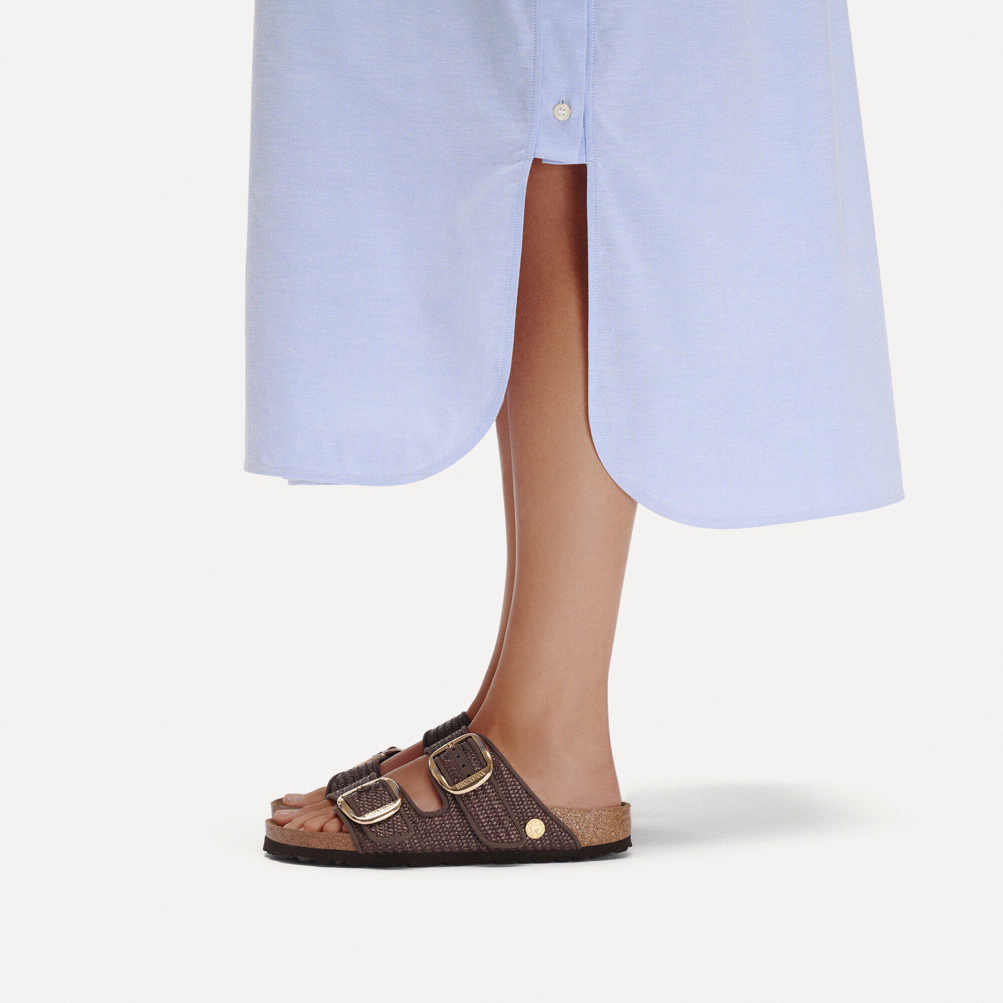 Arizona Big Buckle Raffia Textile with a female model