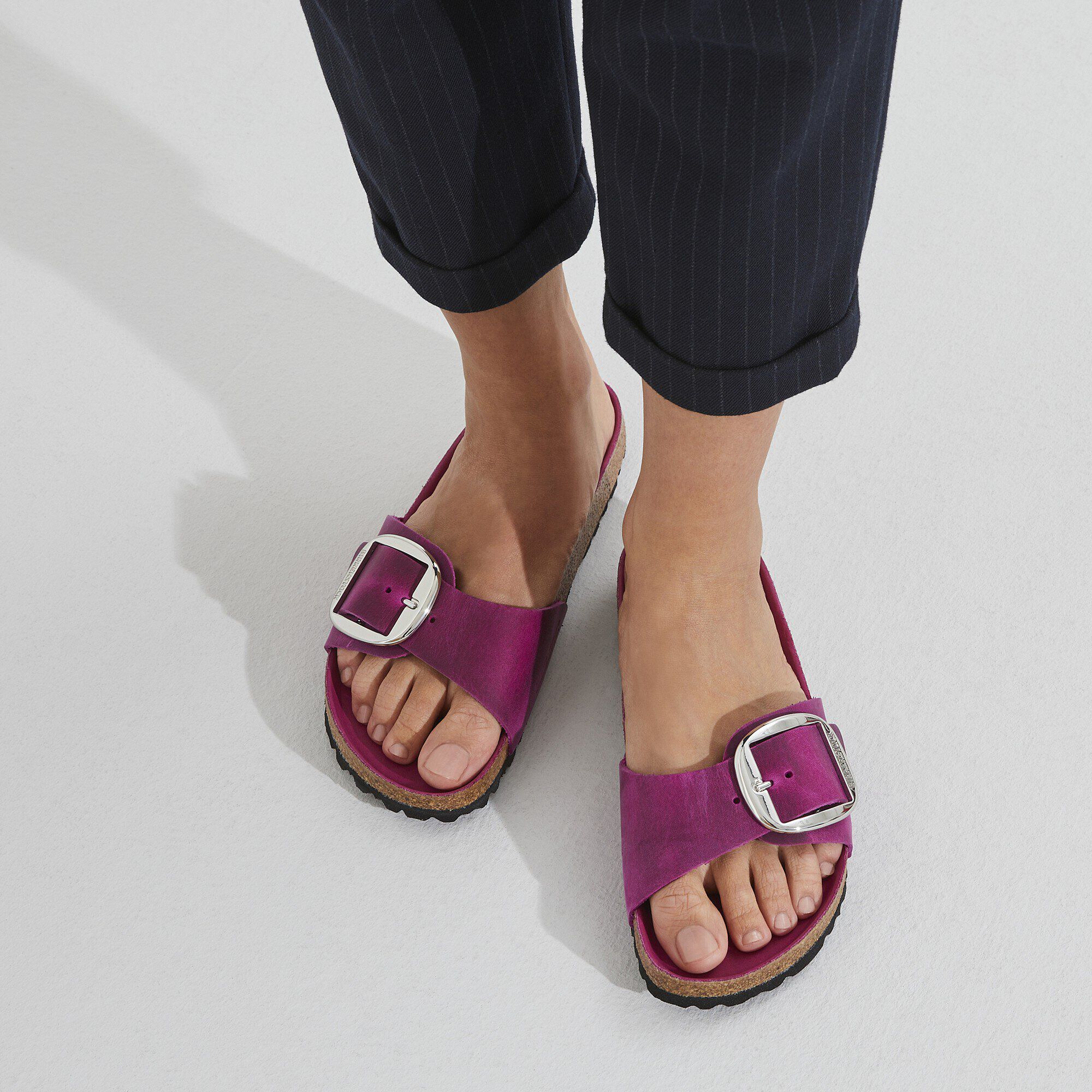 مدريد إبزيم كبير جلد معزز بالزيوت