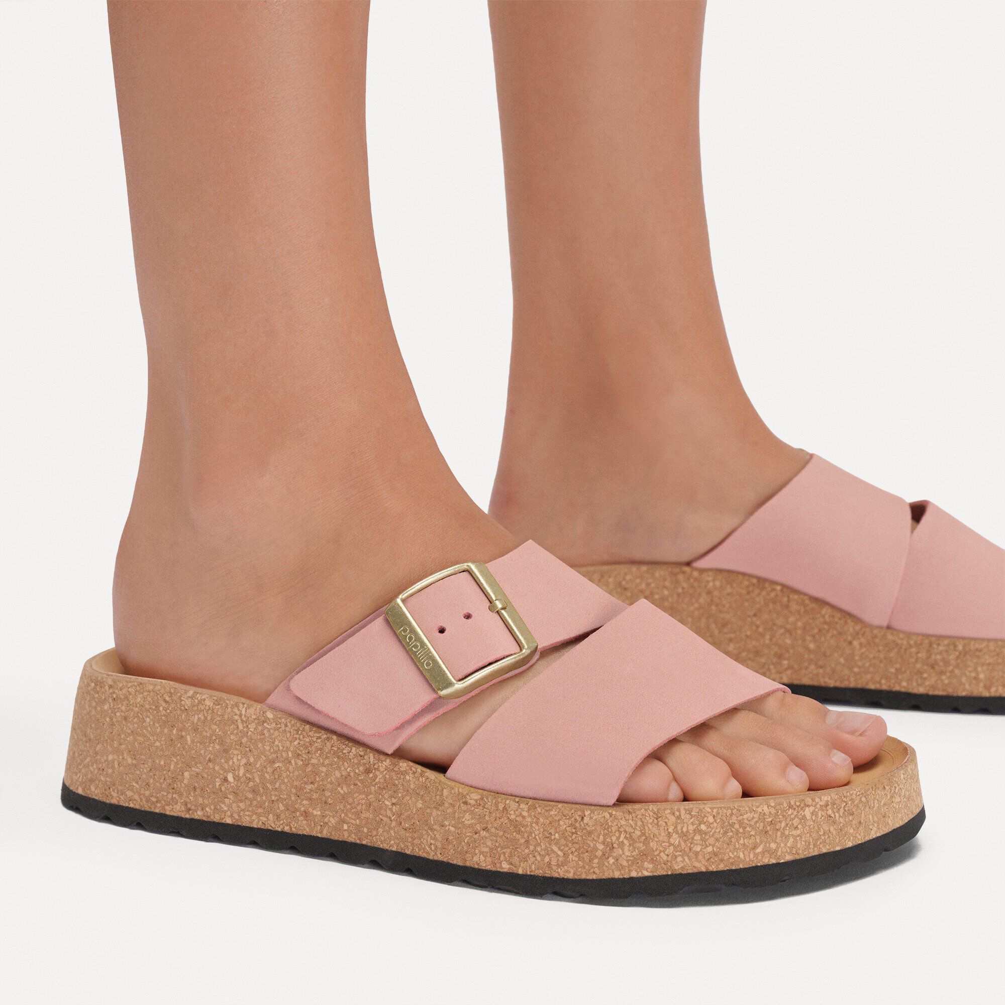 Almina Pelle Nubuck Close-up with a female model