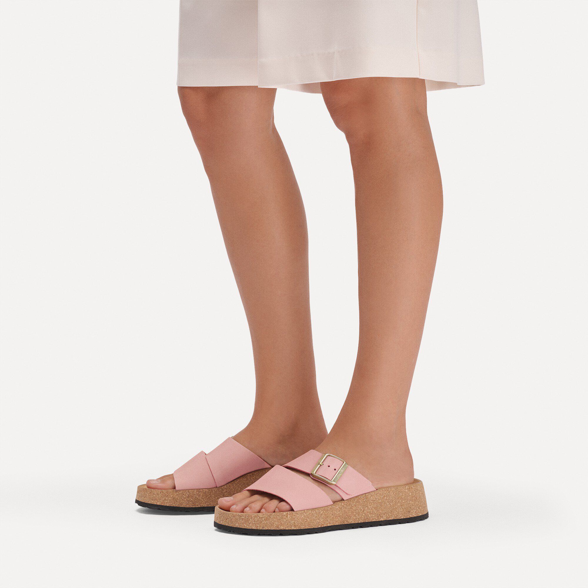 Almina Pelle Nubuck with a female model