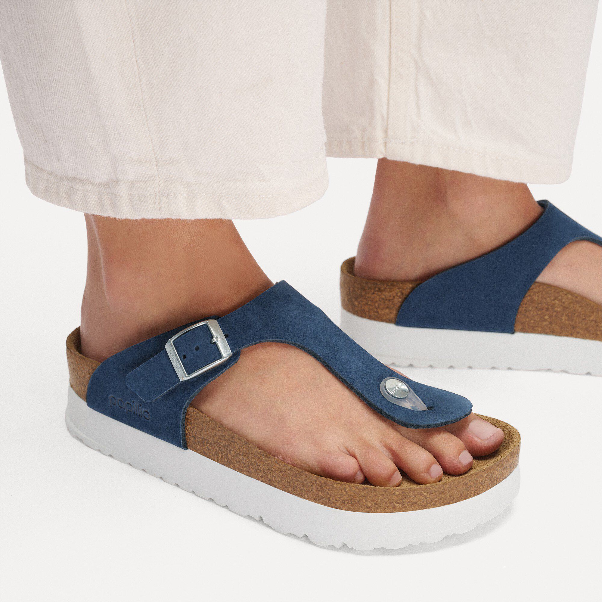 Gizeh PAP Flex Platform Nubuk Leather Close-up with a female model