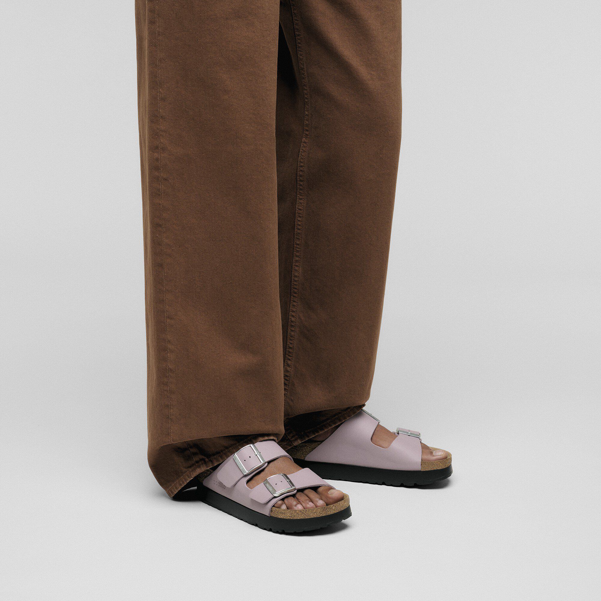 Arizona PAP Flex Platform Birko-Flor with a female model