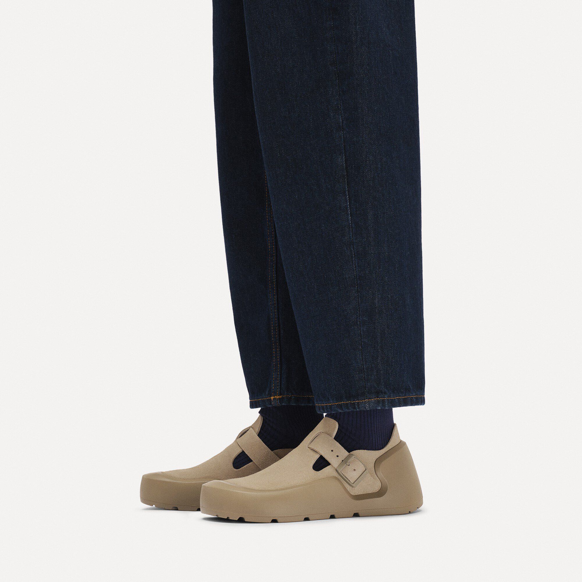 Reykjavik Nubuck Leather with a female model