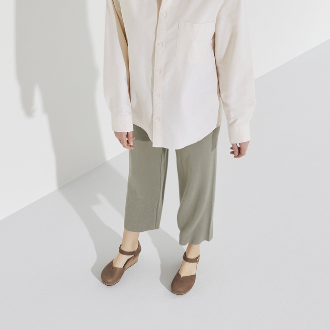 ماري إبزيم حلقي جلد معزز بالزيوت ماري إبزيم حلقي جلد معزز بالزيوت