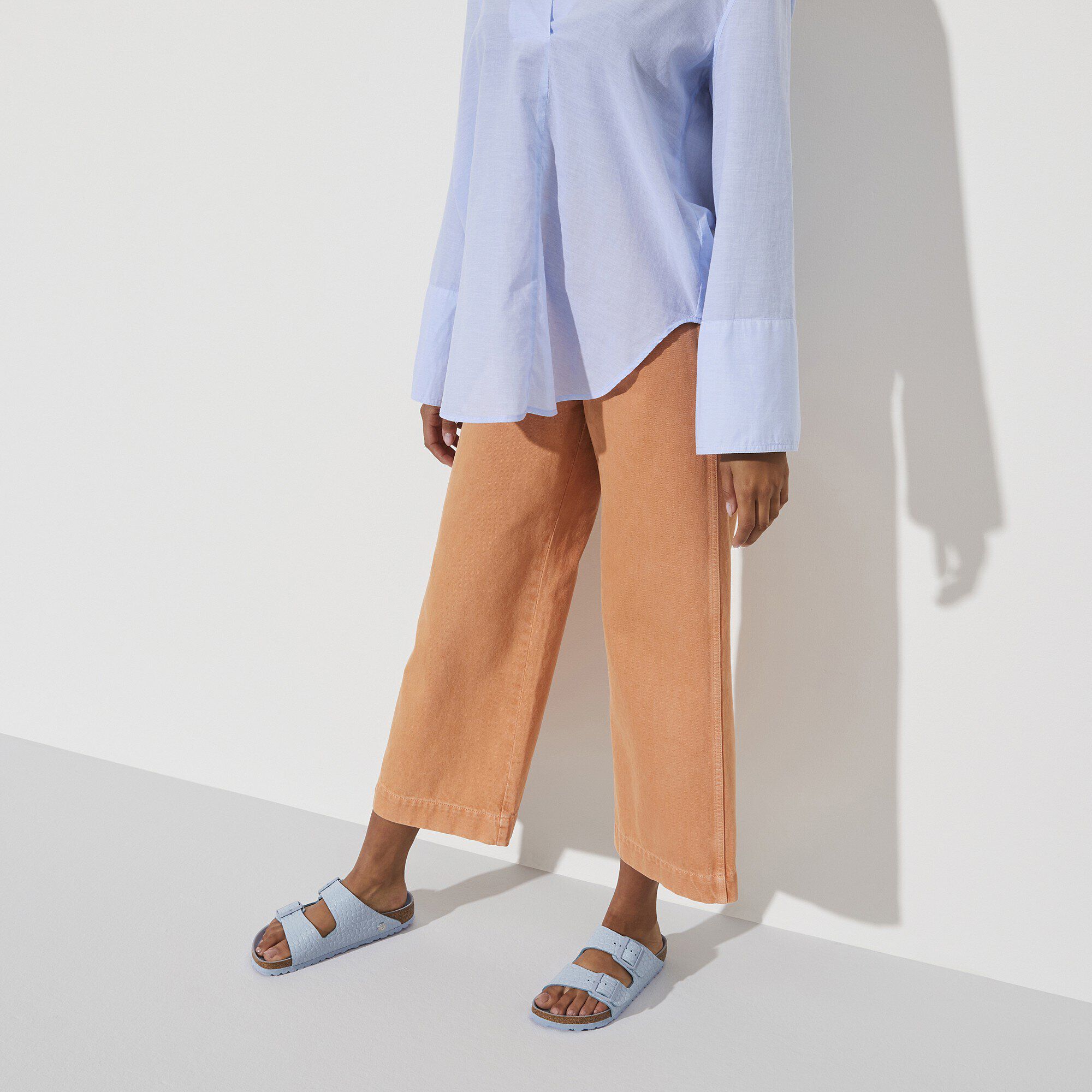 Arizona Rivet Logo Natural Leather Embossed