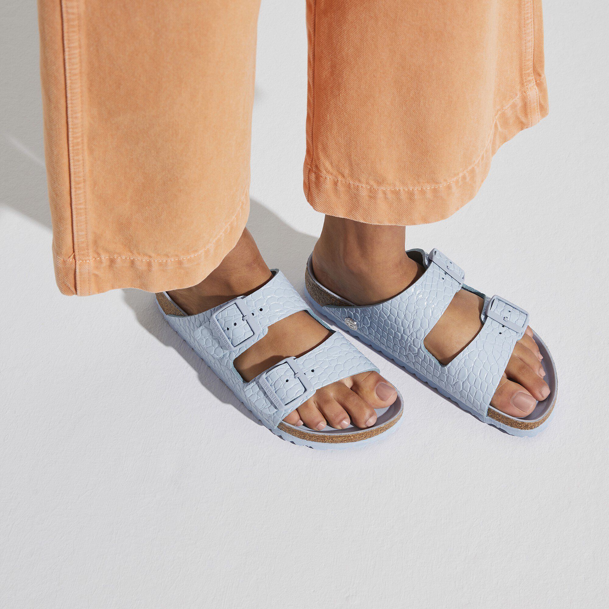 Arizona Rivet Logo Natural Leather Embossed