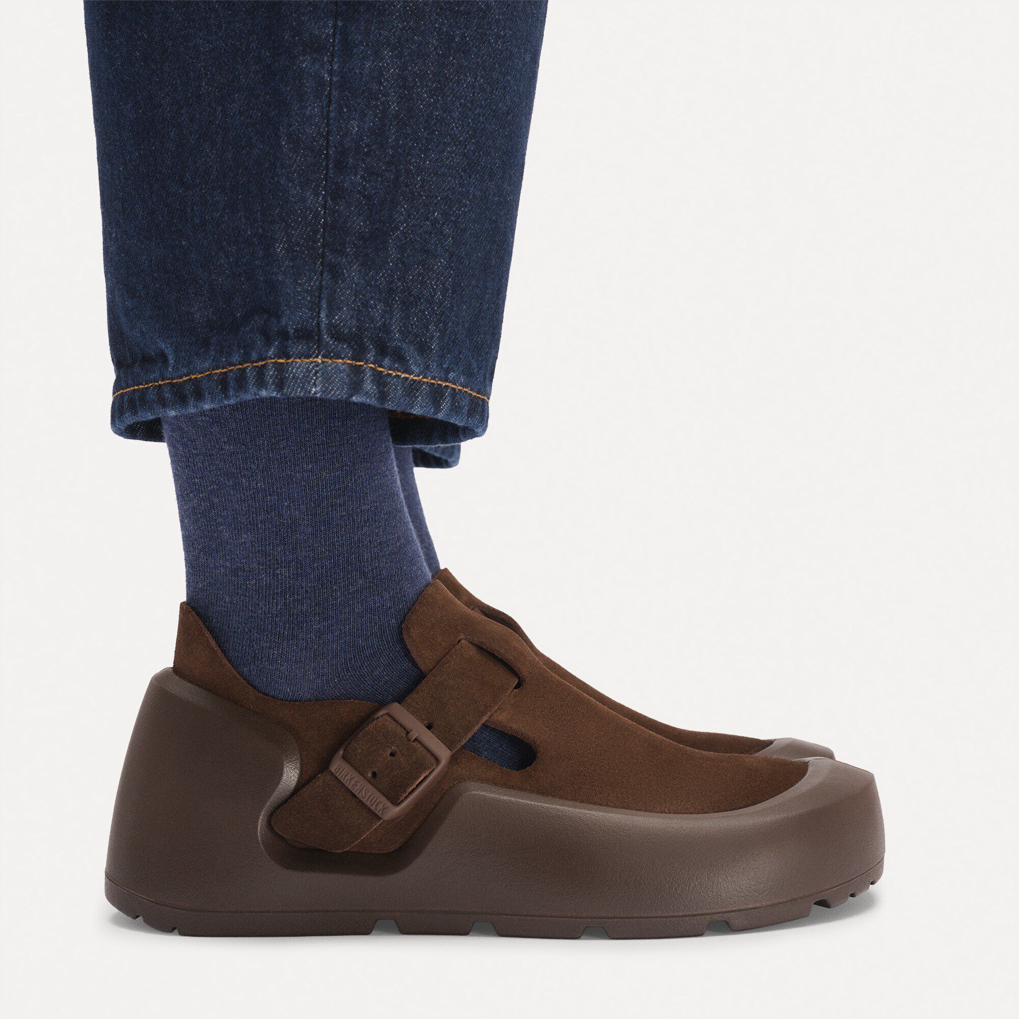 Reykjavik Cuir nubuck Close-up with a female model