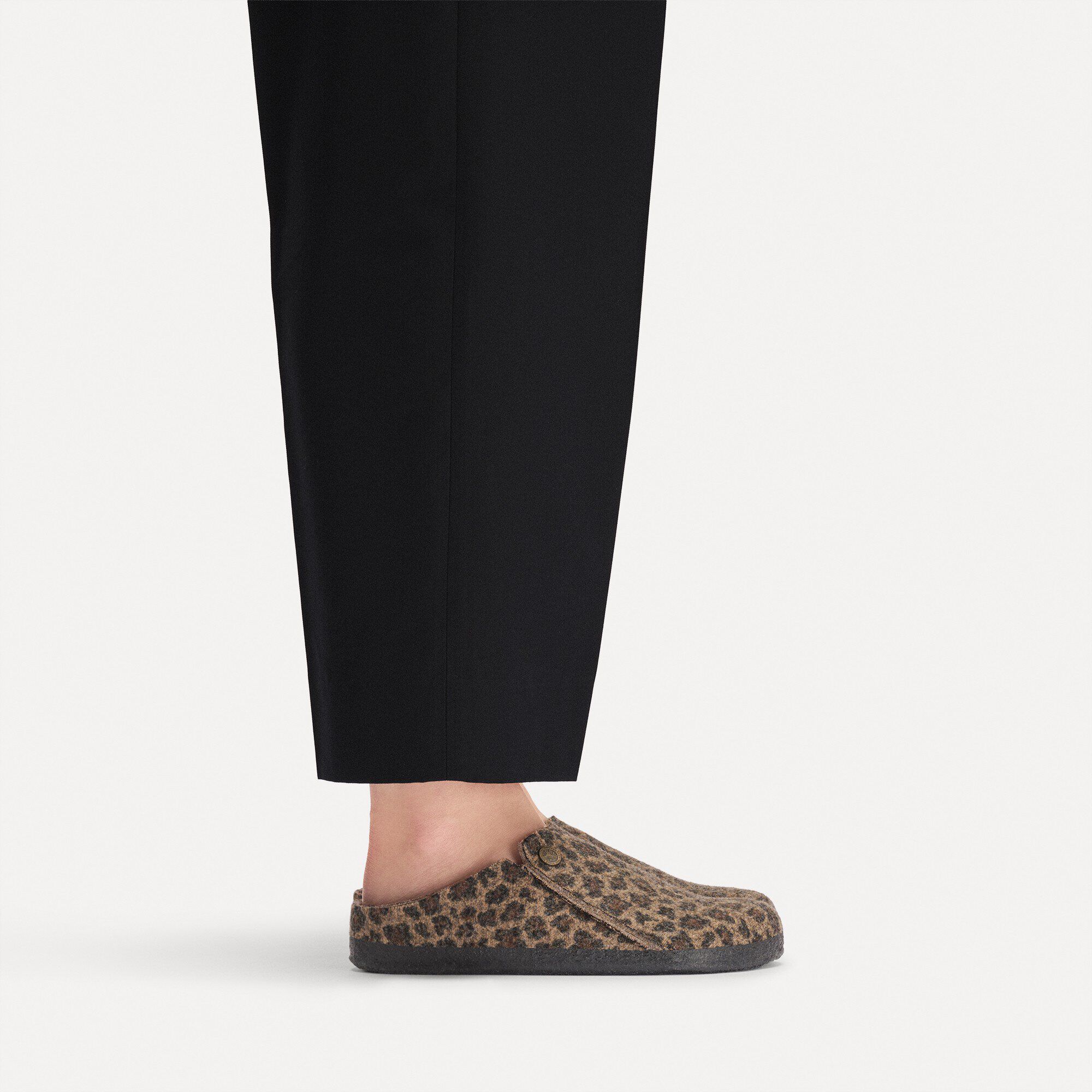 Zermatt filc wełniany with a female model