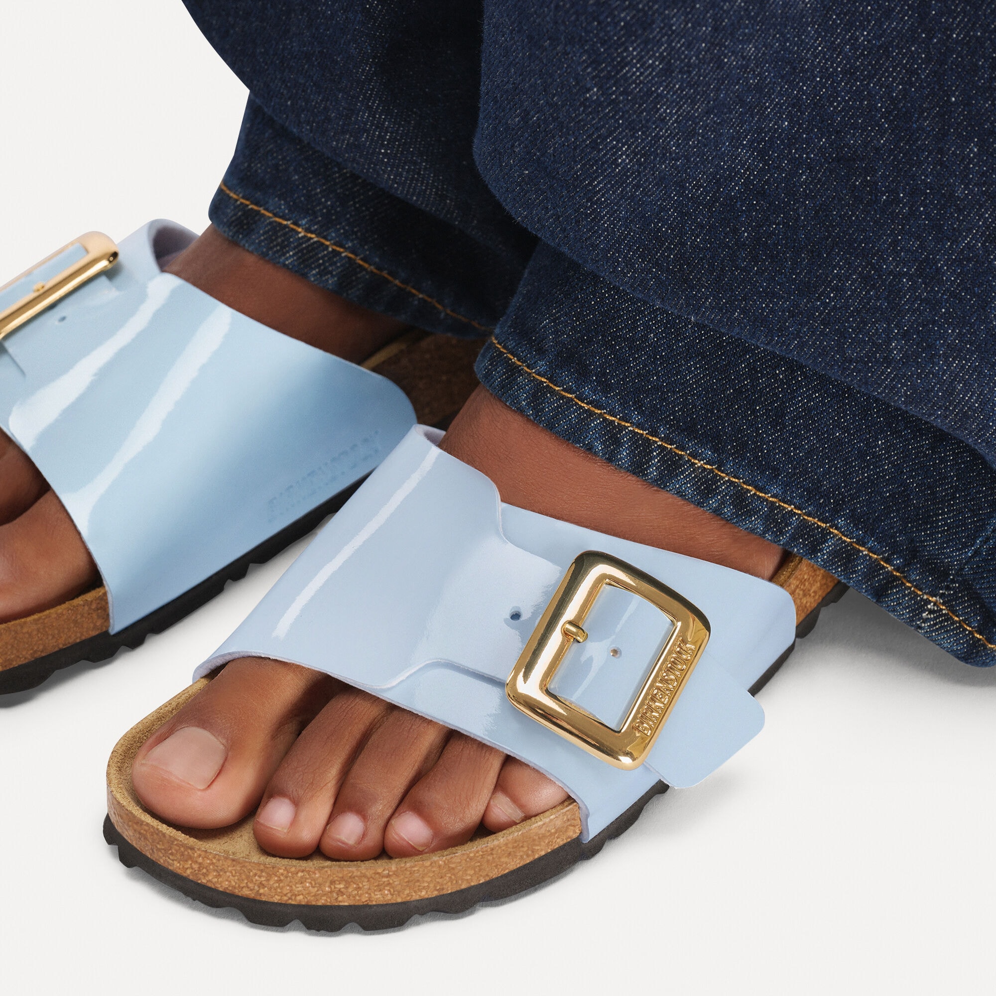 مشبك وسادة كاتالينا بيركوفلور لامع Close-up with a female model