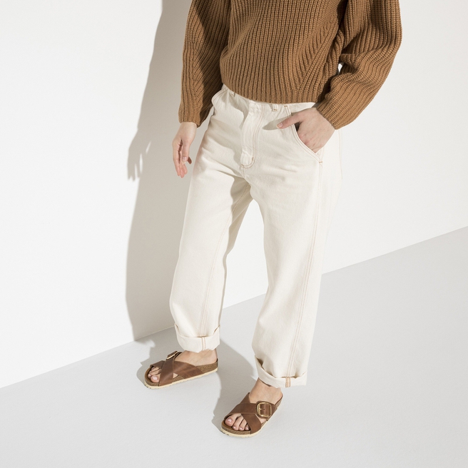 سيينا إبزيم كبير جلد معزز بالزيوت سيينا إبزيم كبير جلد معزز بالزيوت