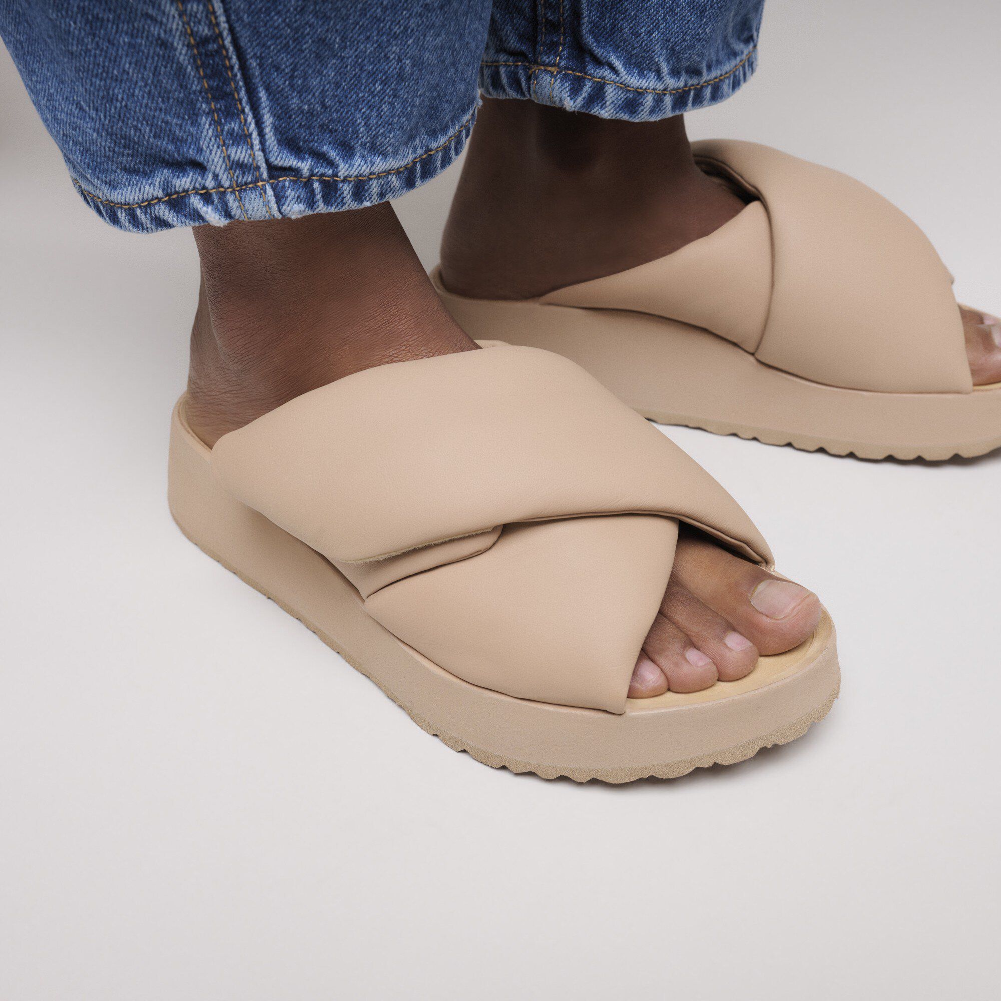 Theda Cross Strap جلد طبيعي