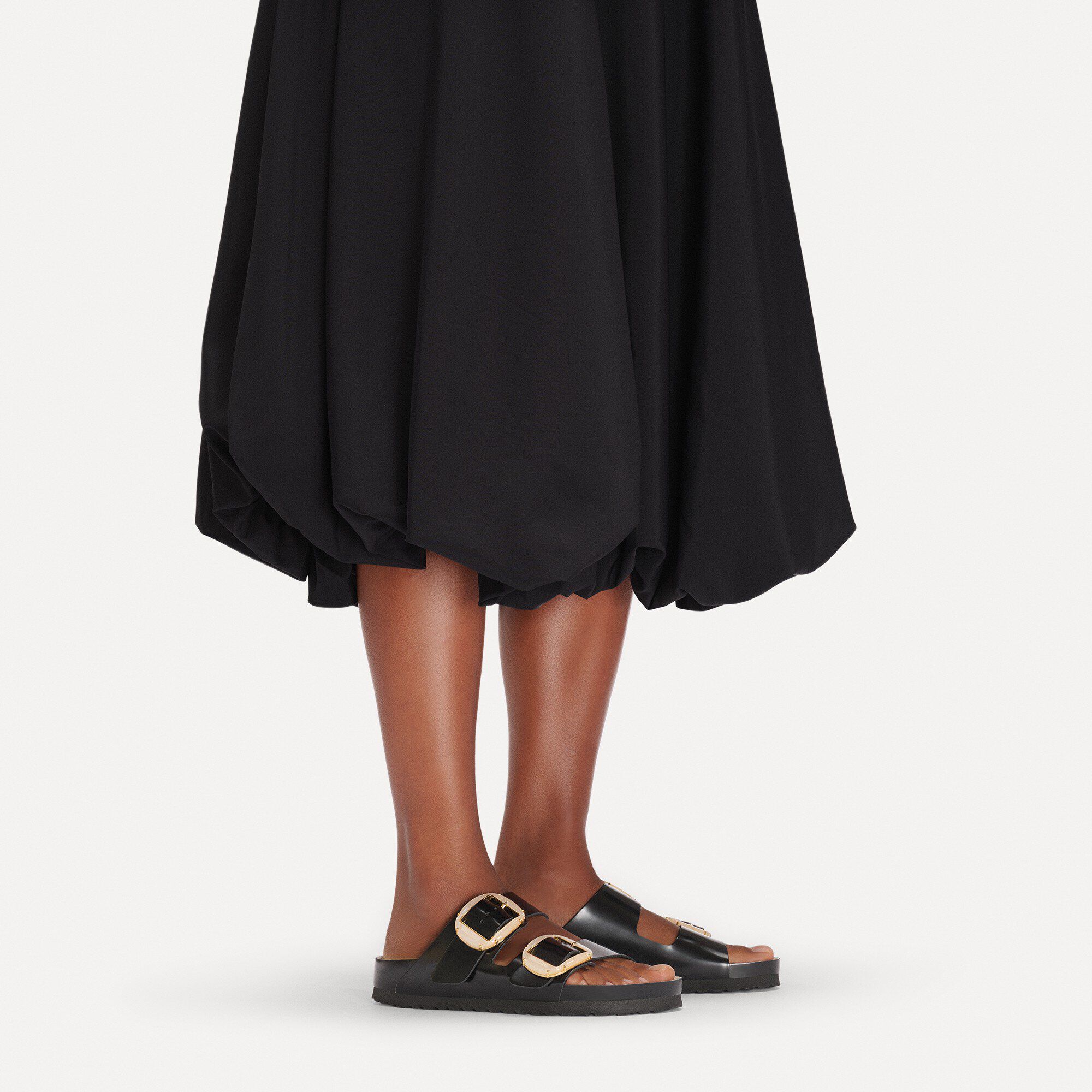 أريزونا إبزيم كبير جلد طبيعي لامع with a female model